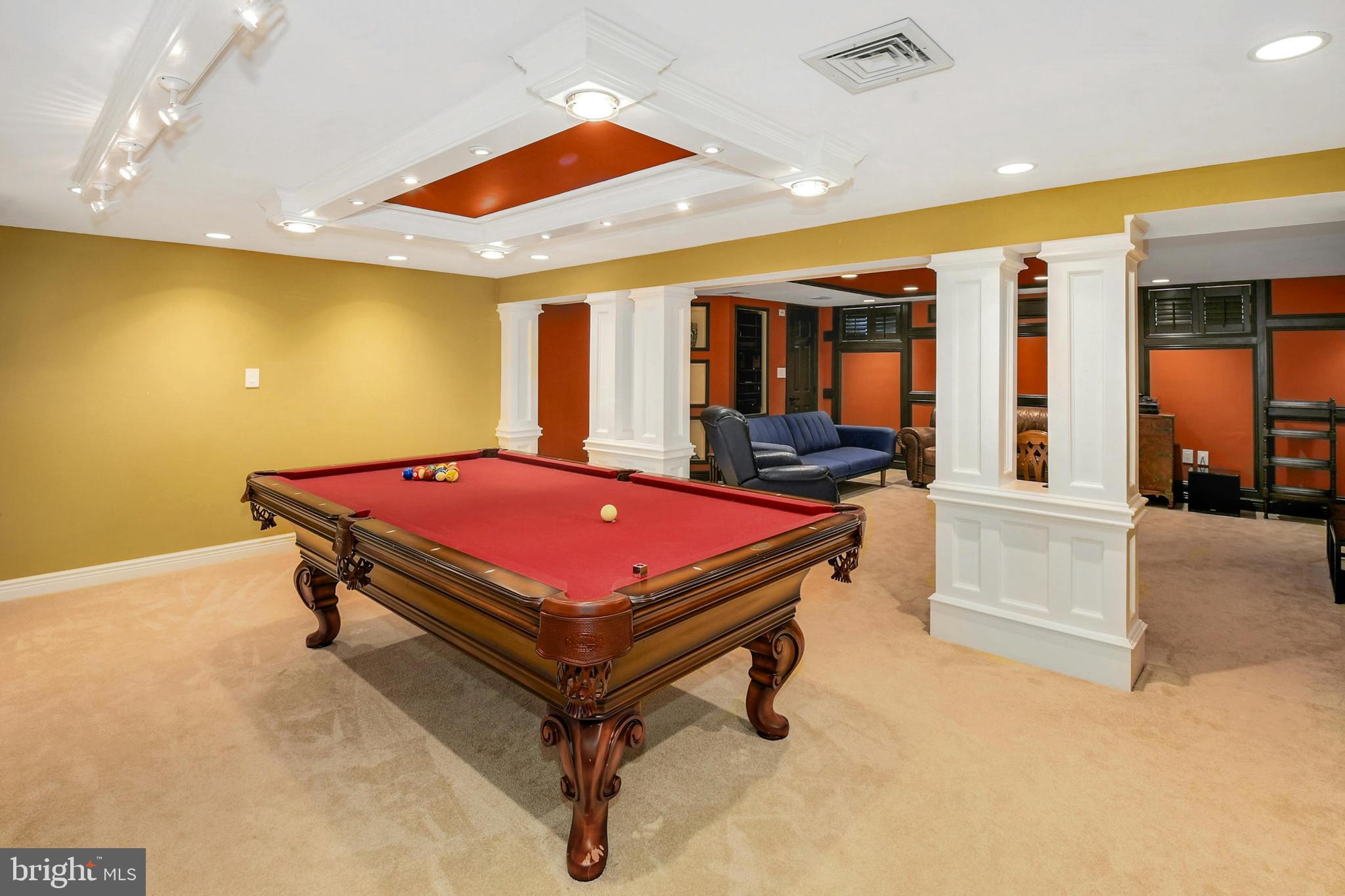 COUNTRY INN ESTATES - Residential