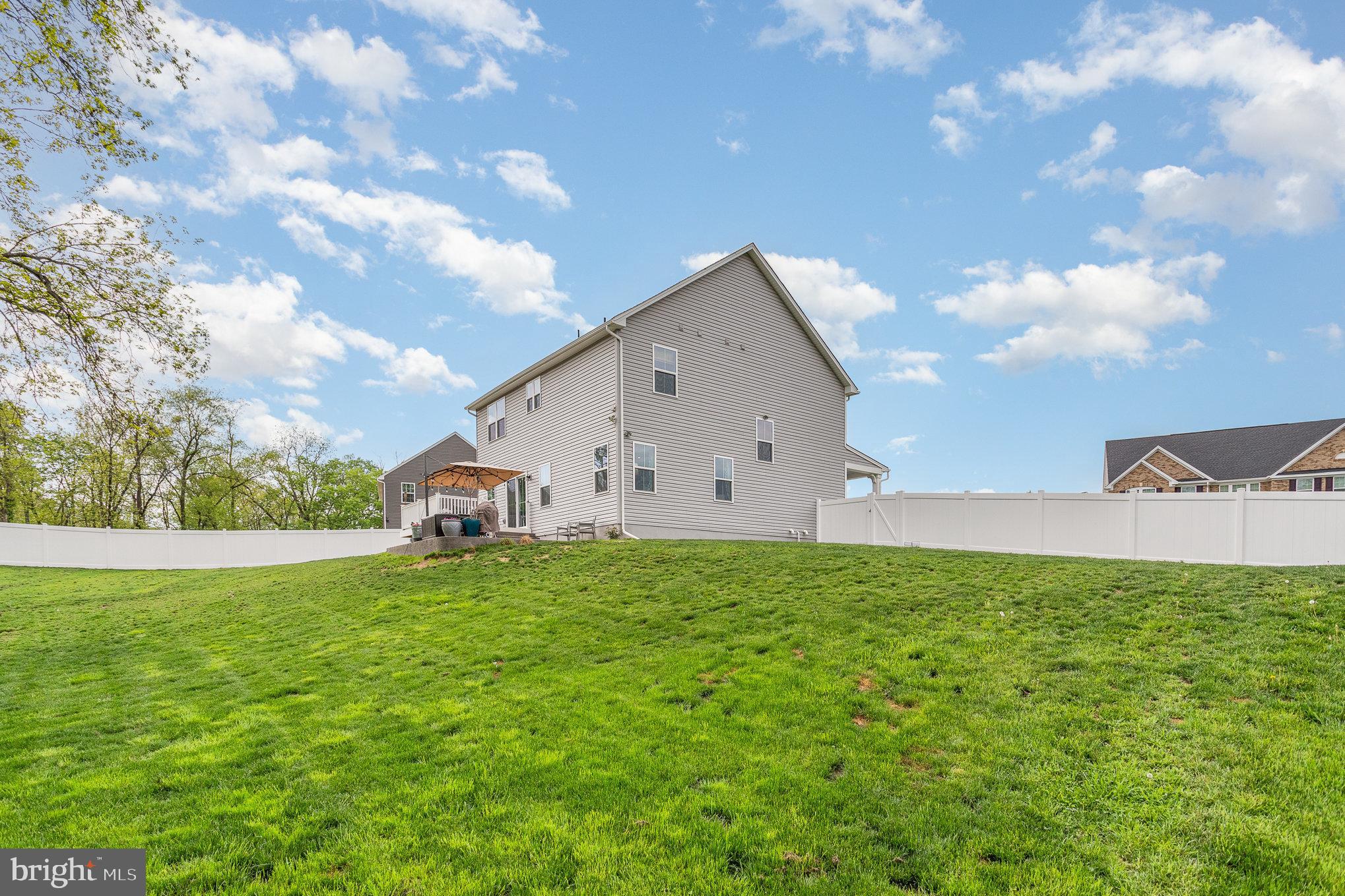 STRAY WINDS FARM - Residential