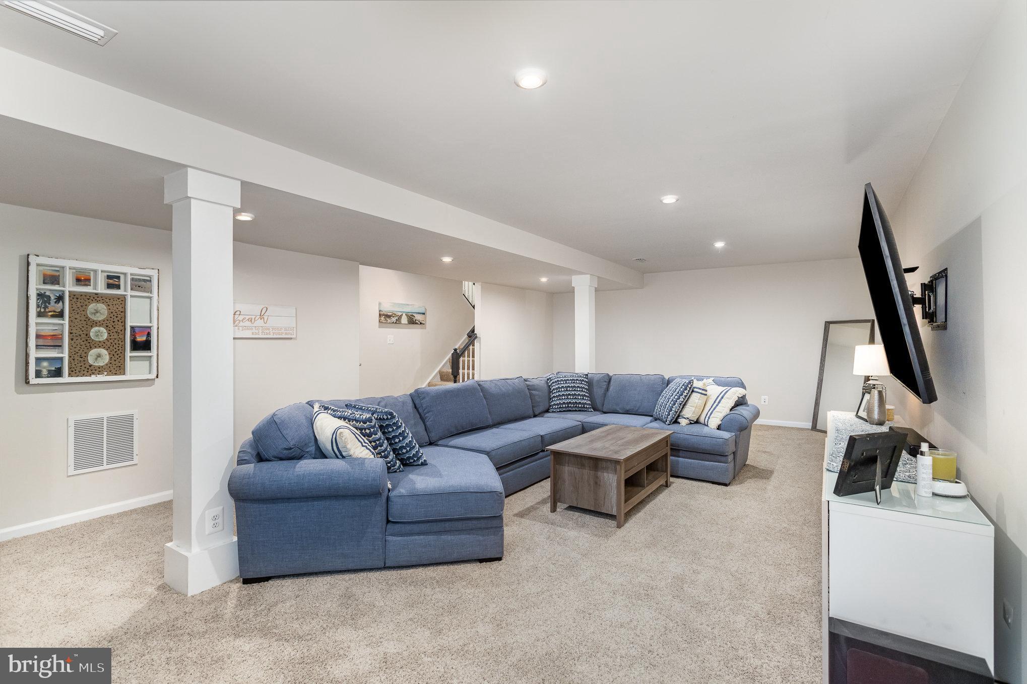 STRAY WINDS FARM - Residential