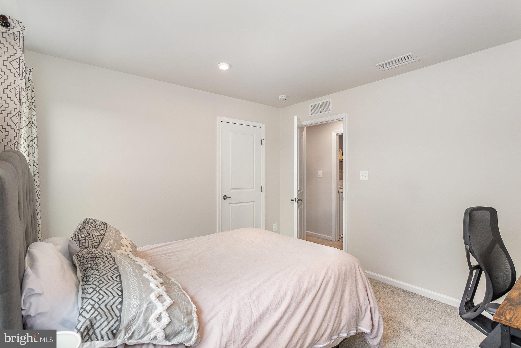 STRAY WINDS FARM - Residential