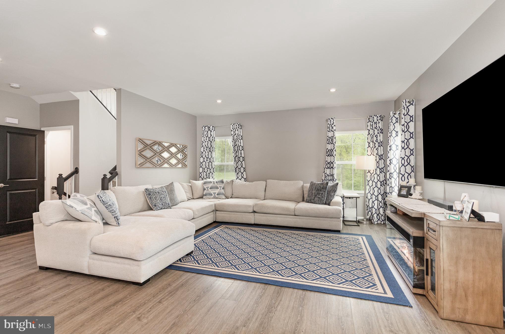 STRAY WINDS FARM - Residential