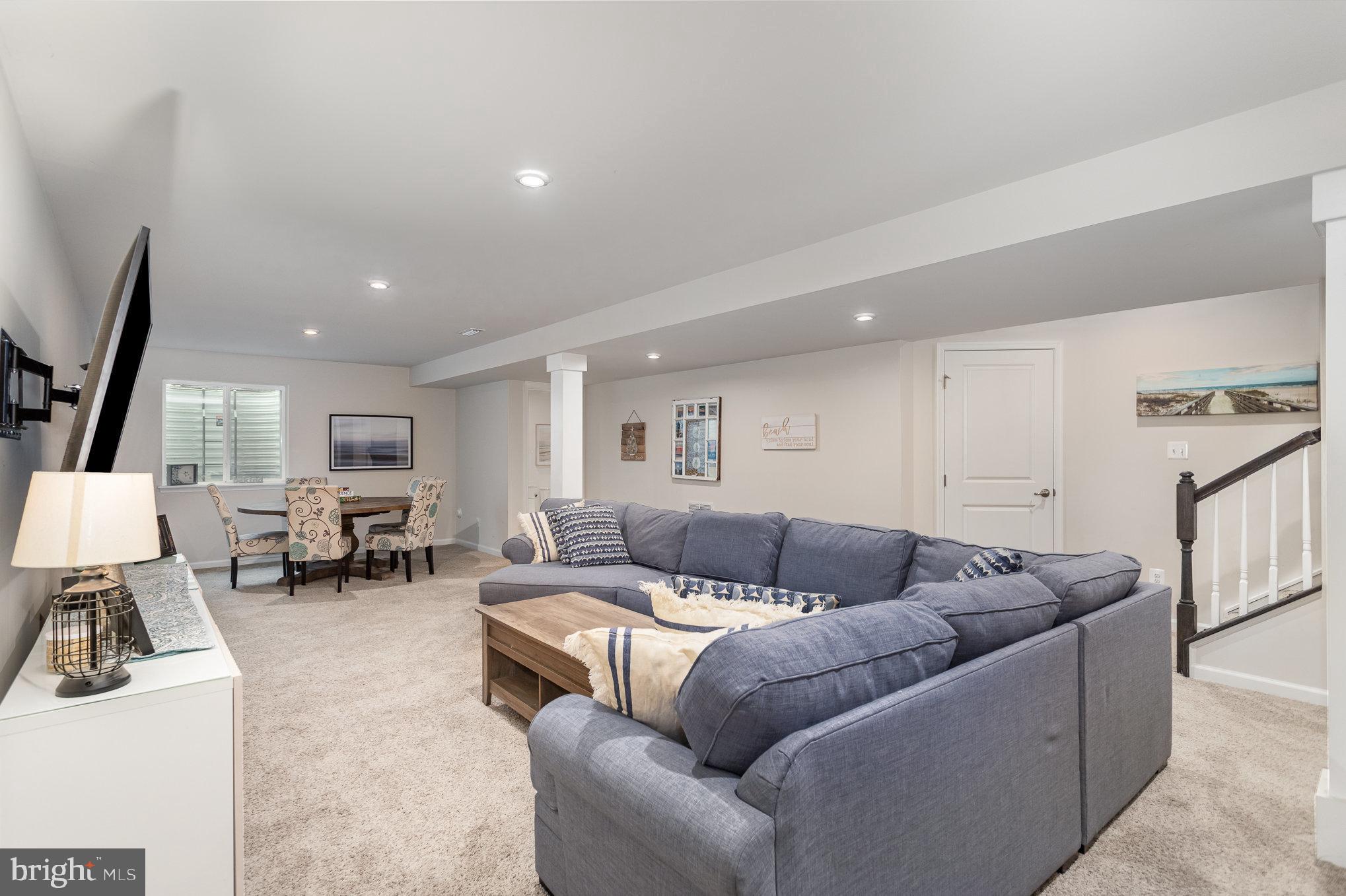 STRAY WINDS FARM - Residential