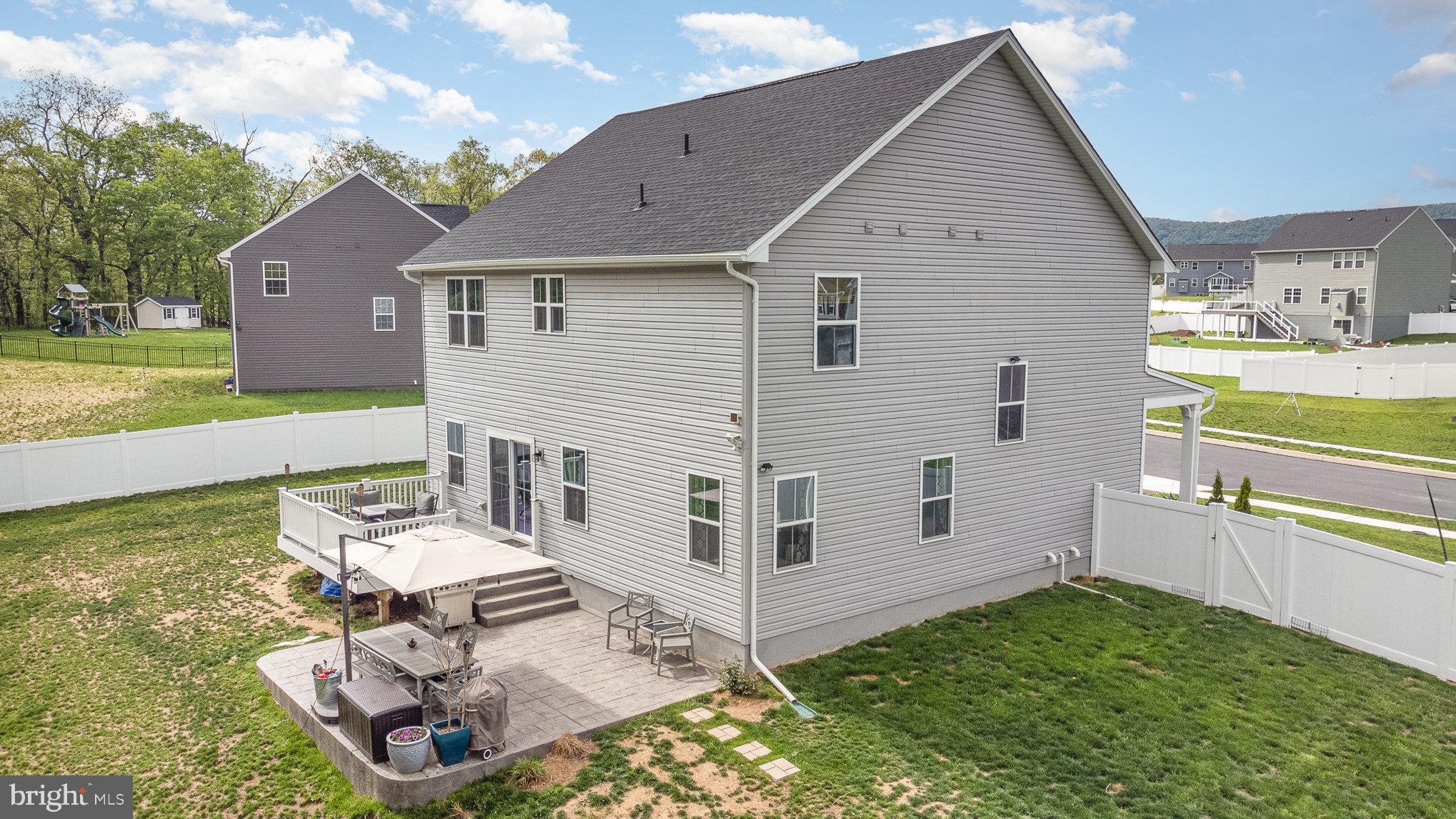 STRAY WINDS FARM - Residential