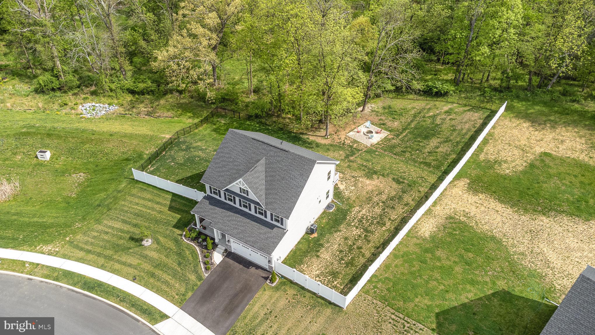 STRAY WINDS FARM - Residential