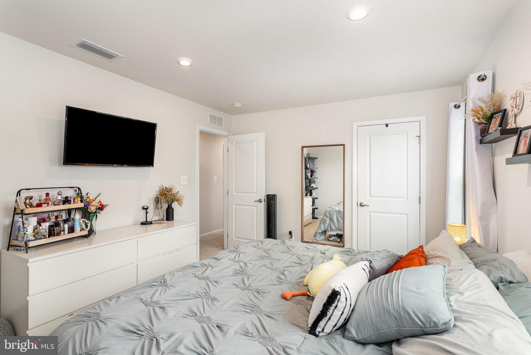 STRAY WINDS FARM - Residential