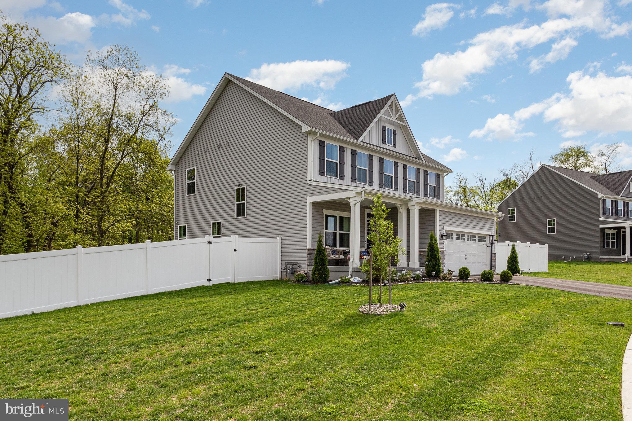 STRAY WINDS FARM - Residential