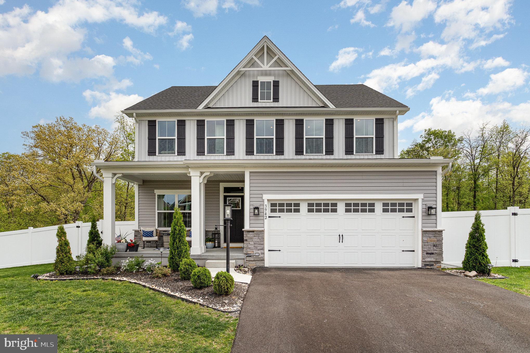 STRAY WINDS FARM - Residential