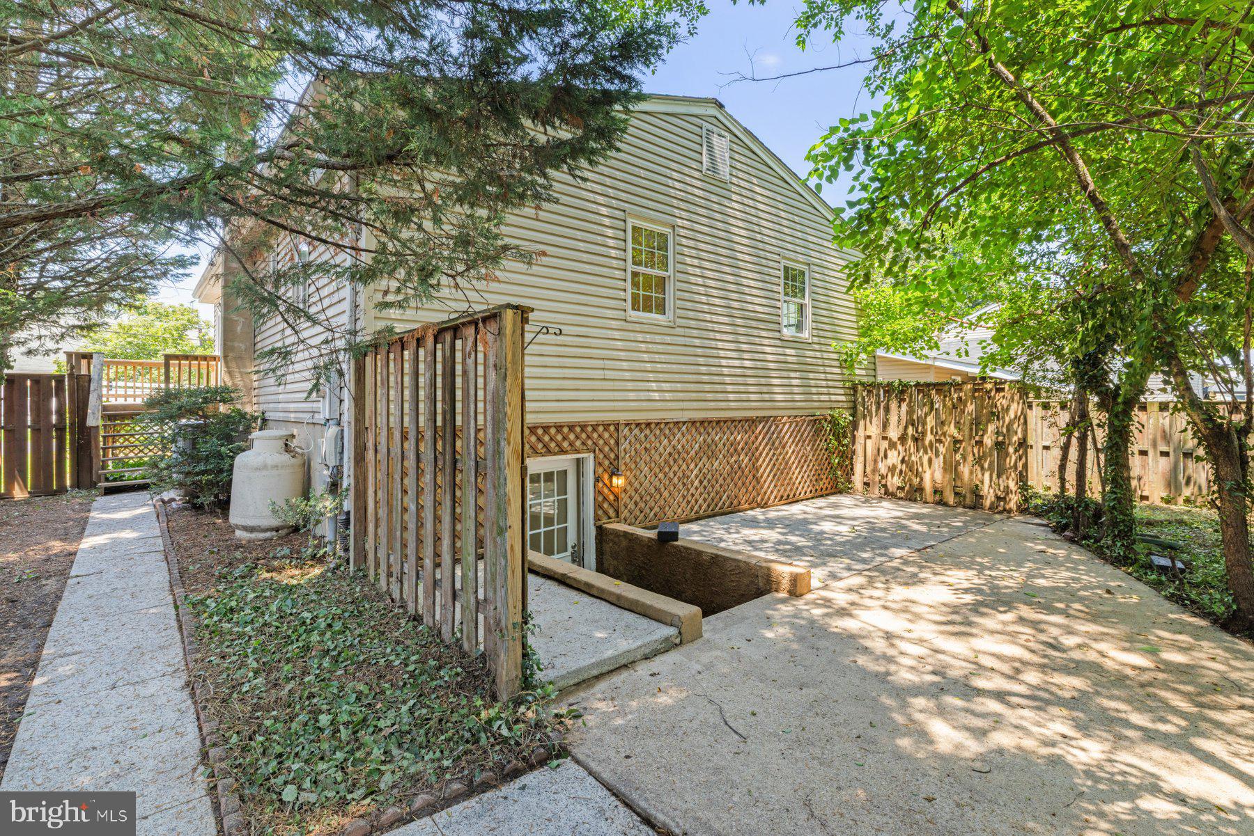 RIVIERA BEACH - Residential