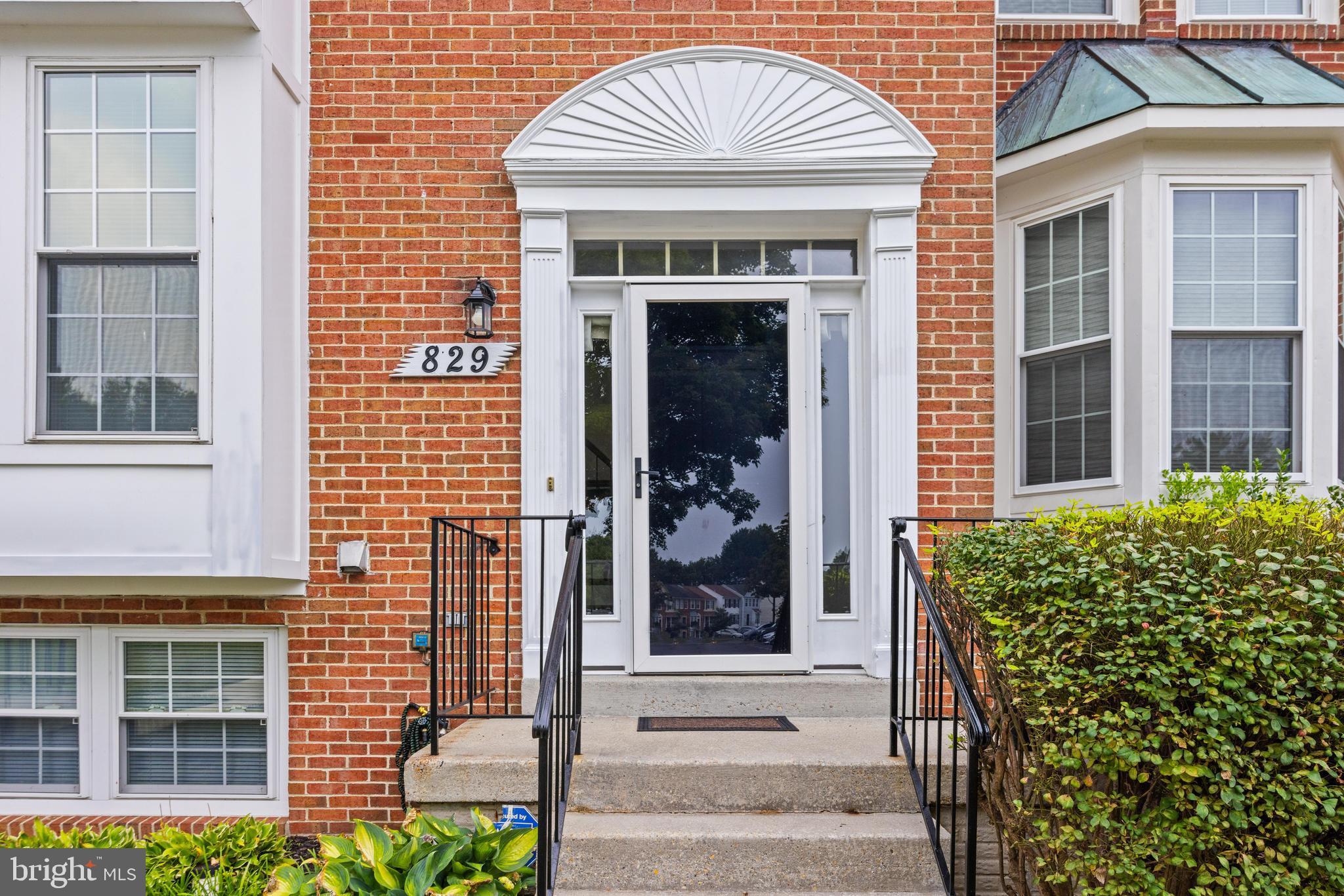 829 LAKE SHORE DRIVE