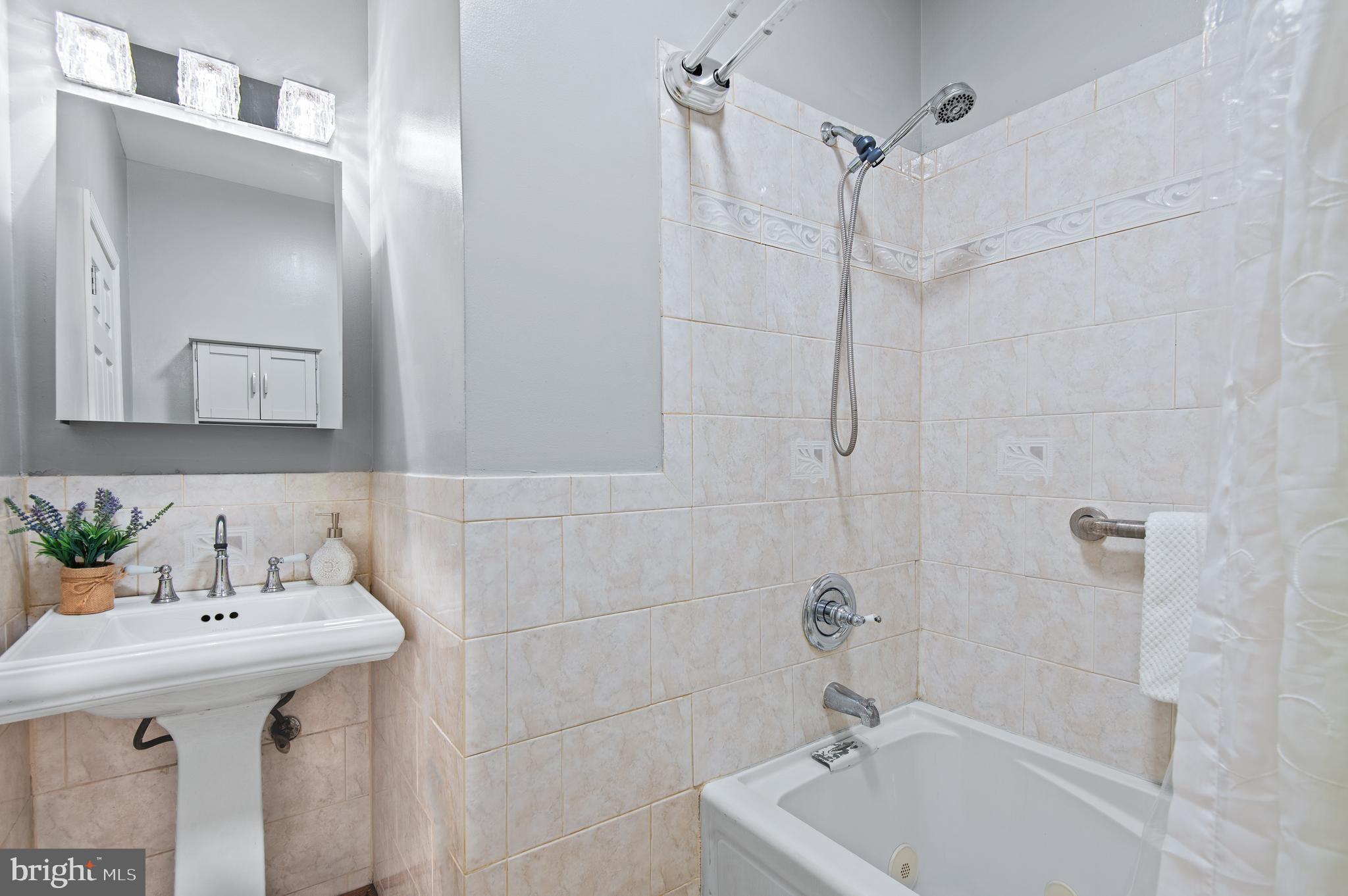 WASHINGTON VILLAGE - Residential