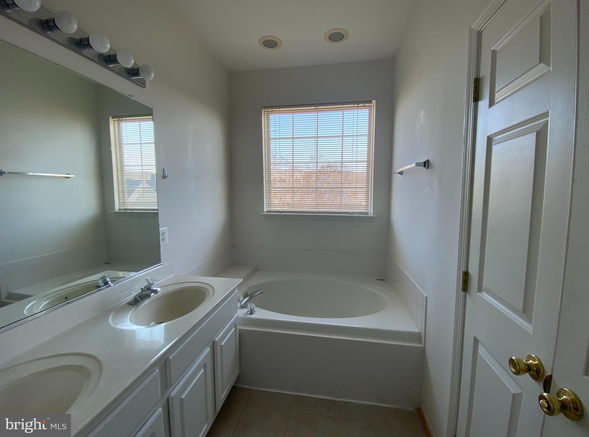 KING FARM - Residential Lease