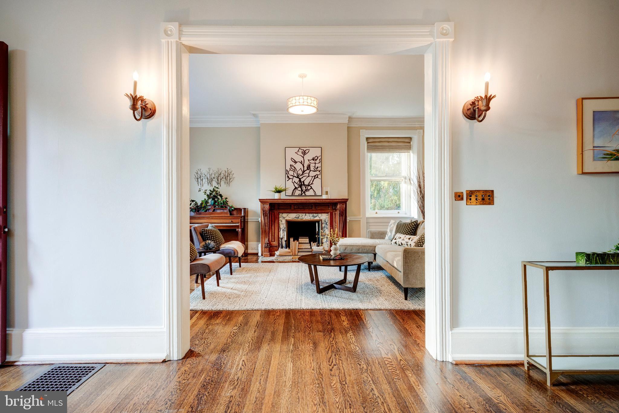 CHESTNUT HILL - Residential