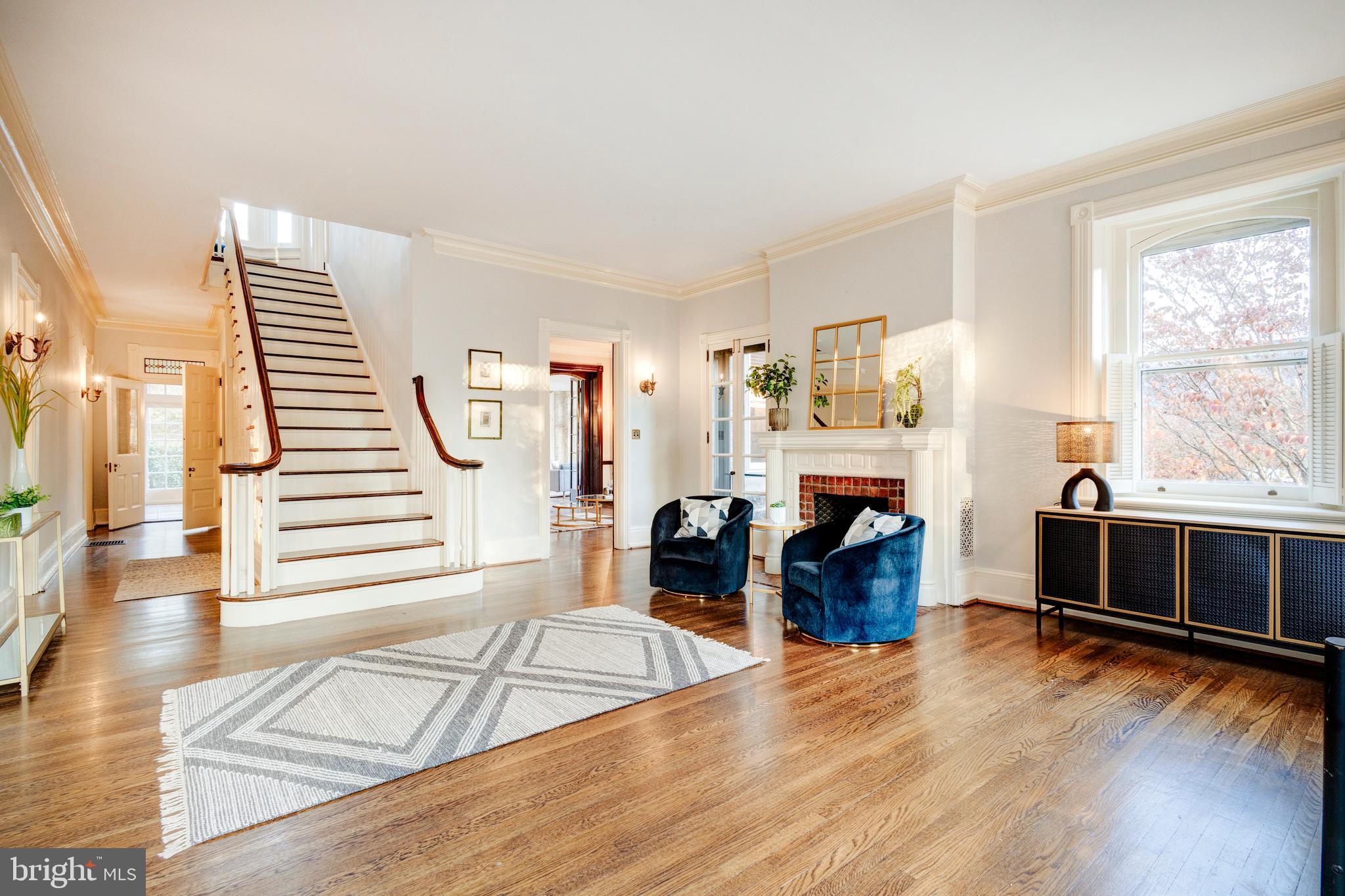 CHESTNUT HILL - Residential