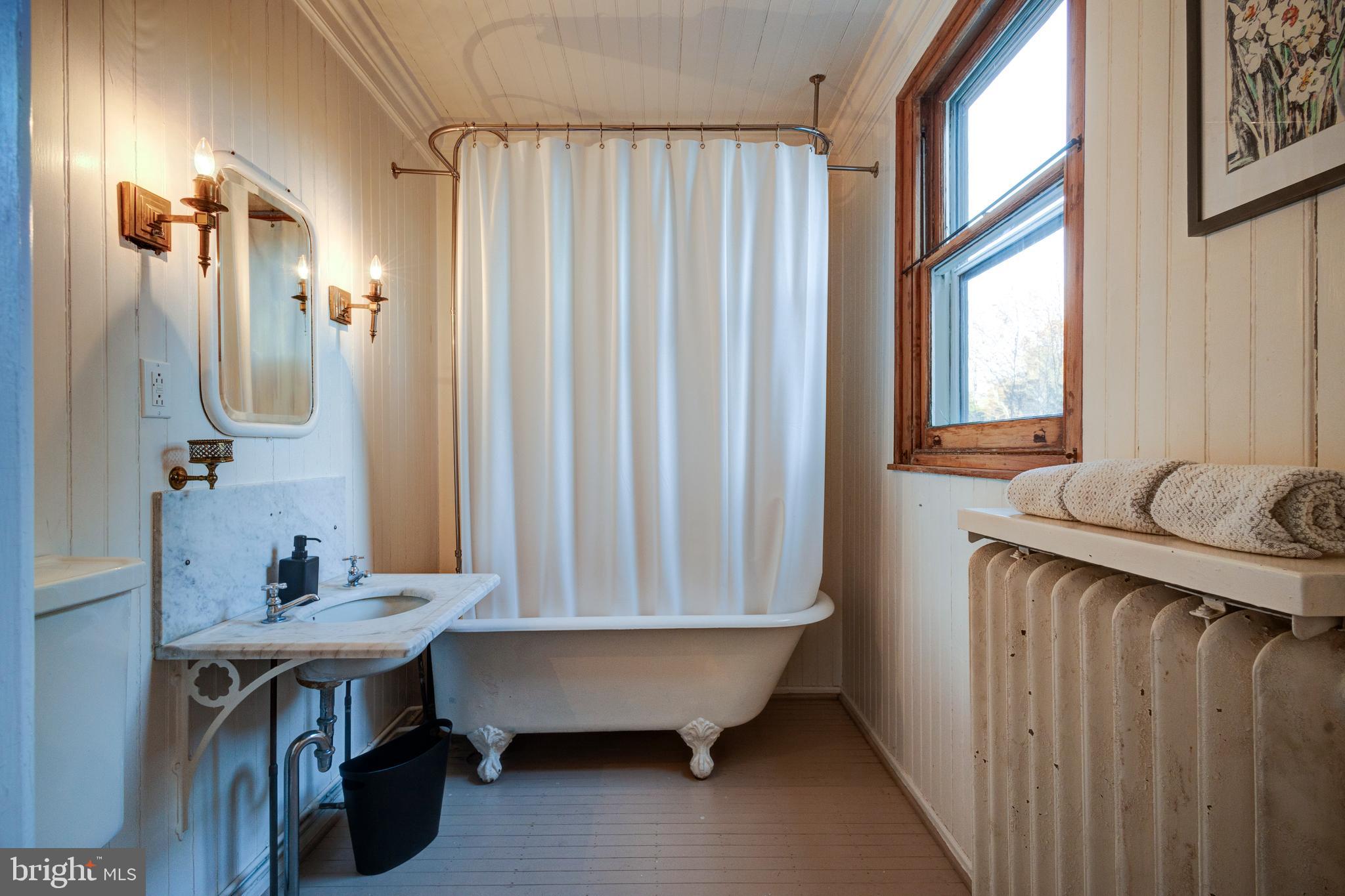 CHESTNUT HILL - Residential