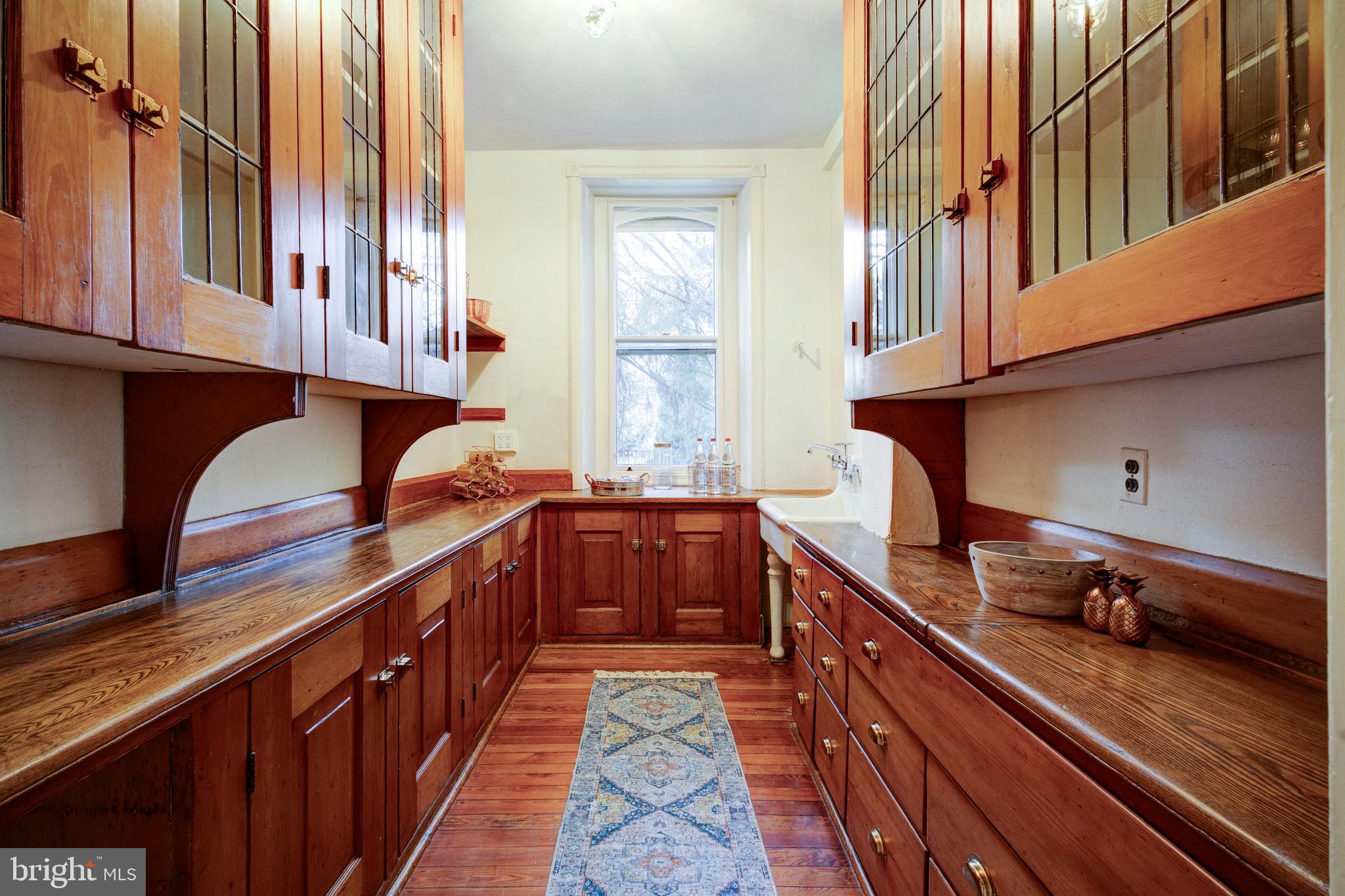 CHESTNUT HILL - Residential