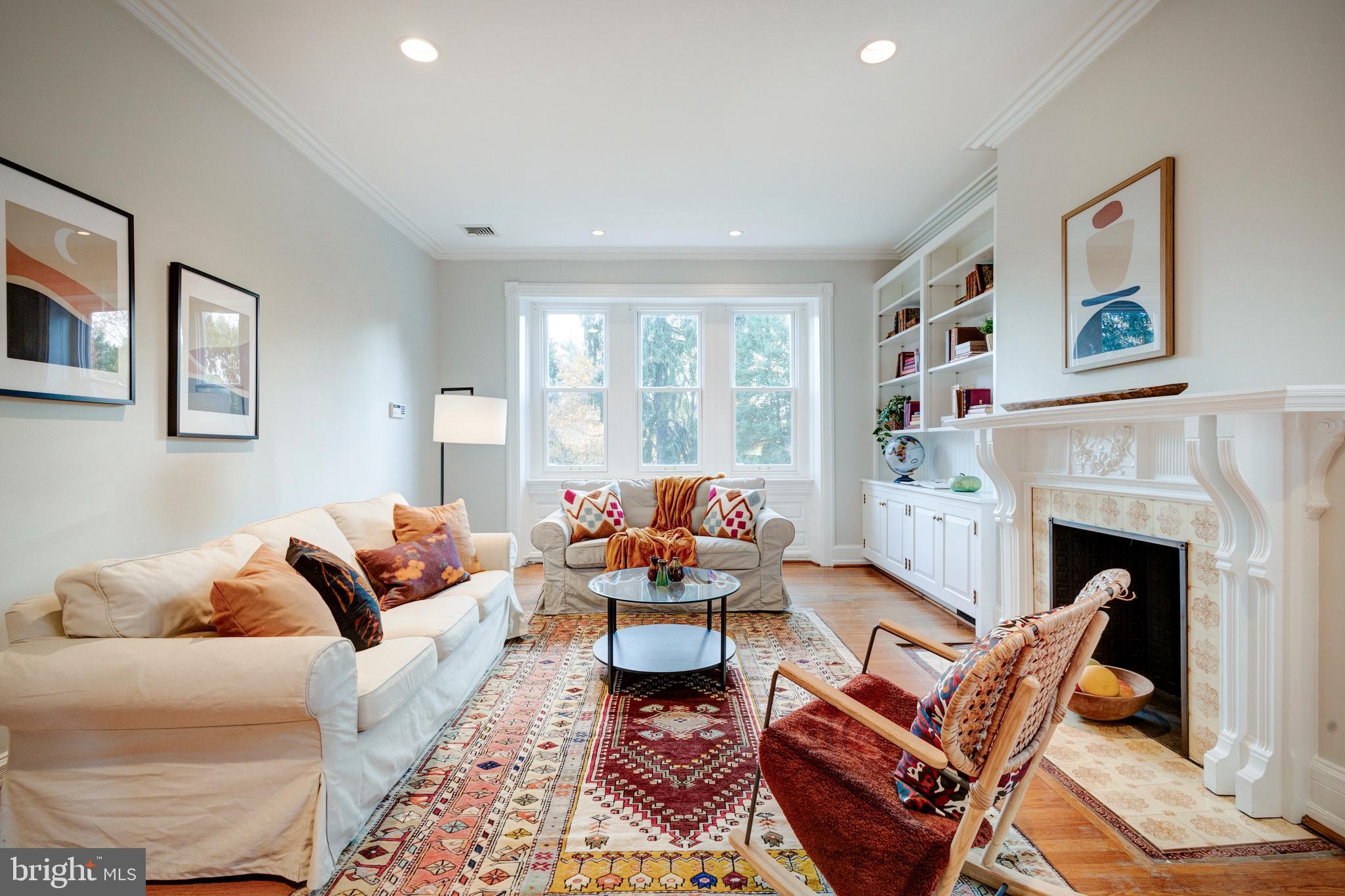 CHESTNUT HILL - Residential