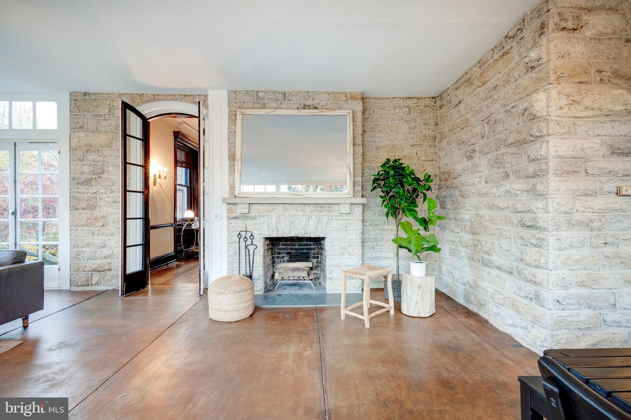 CHESTNUT HILL - Residential