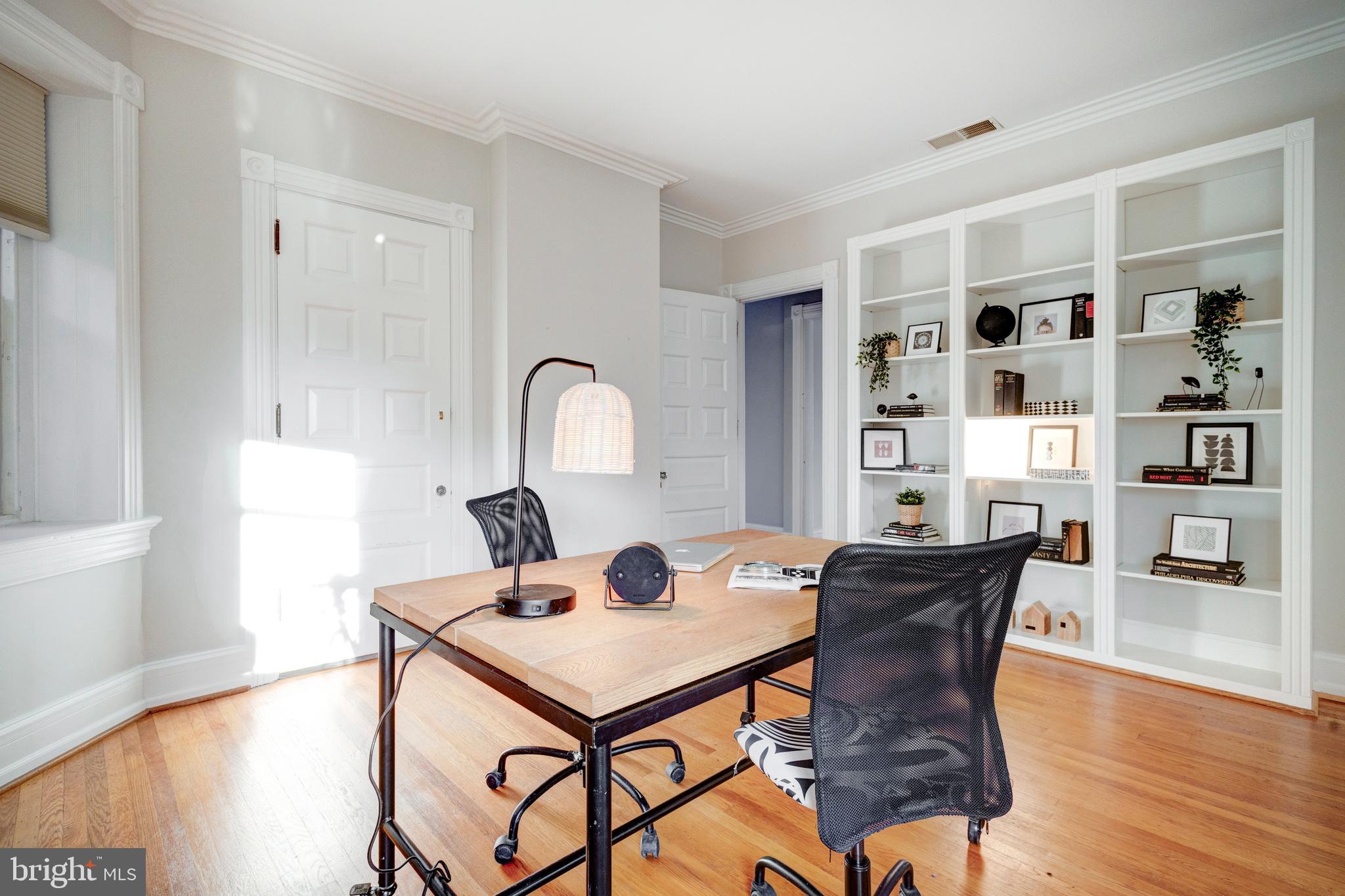 CHESTNUT HILL - Residential