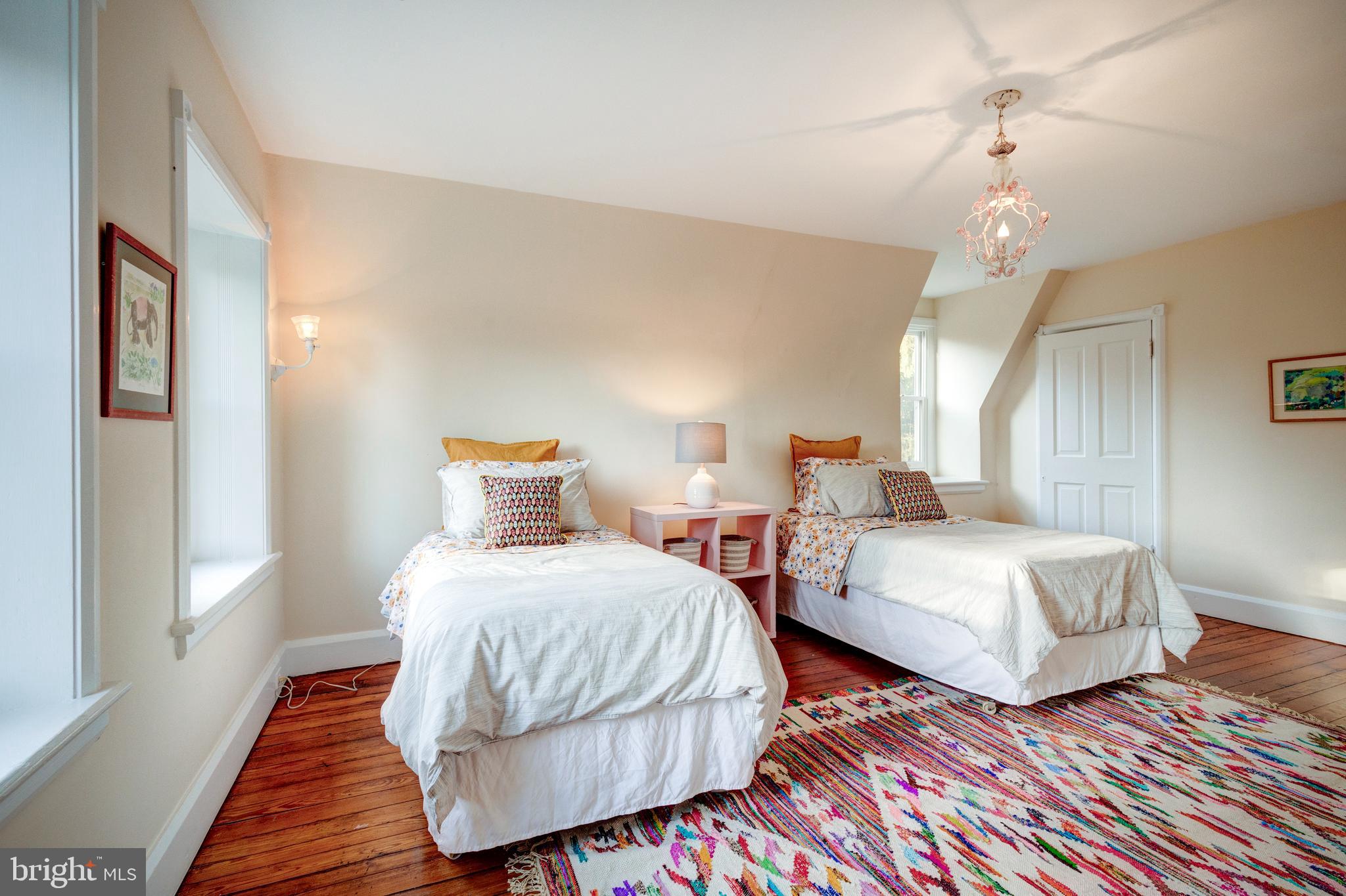 CHESTNUT HILL - Residential