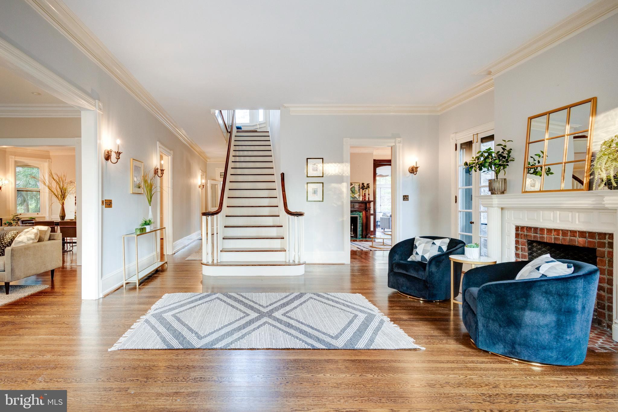 CHESTNUT HILL - Residential