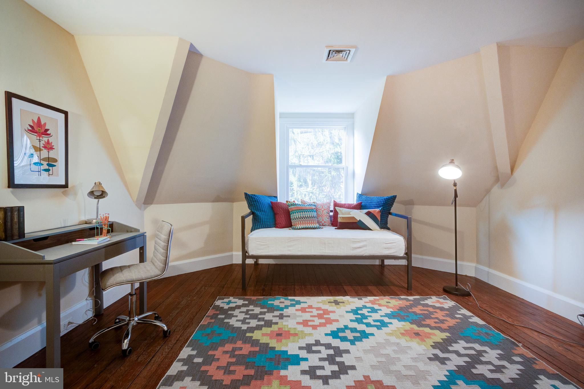 CHESTNUT HILL - Residential