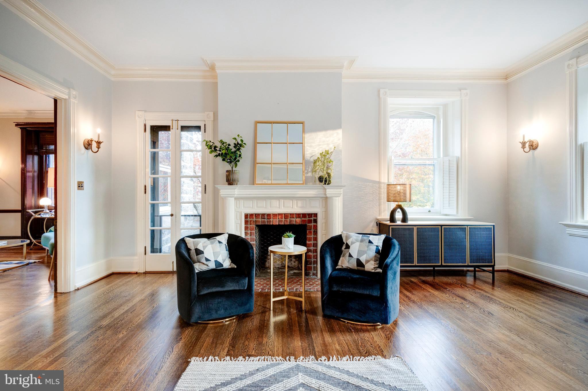 CHESTNUT HILL - Residential