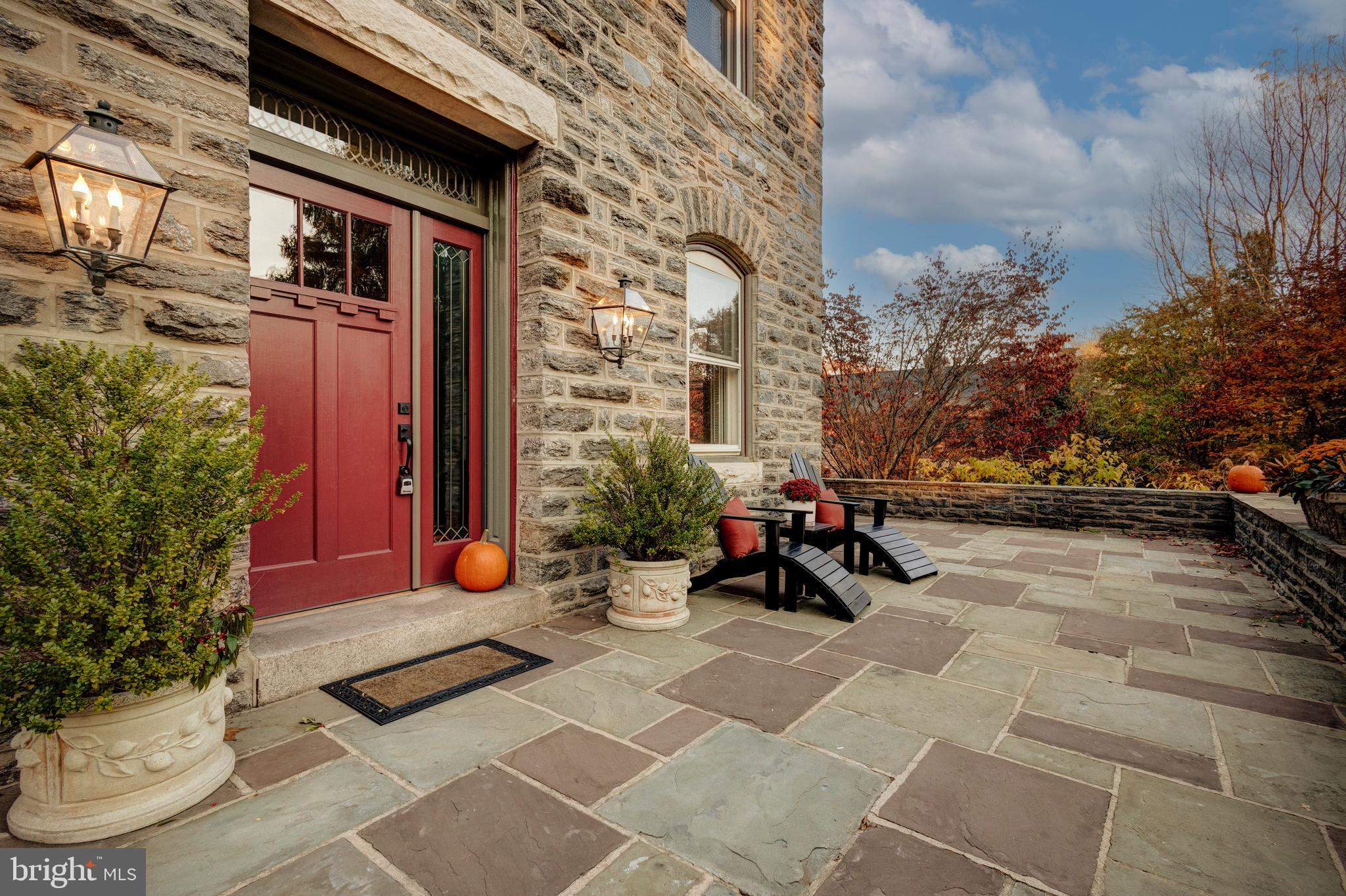 CHESTNUT HILL - Residential