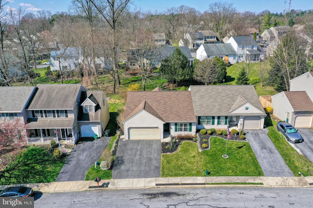 Photo of 30 MILL POND DR, LANCASTER, PA 17603 (MLS # PALA2032794)
