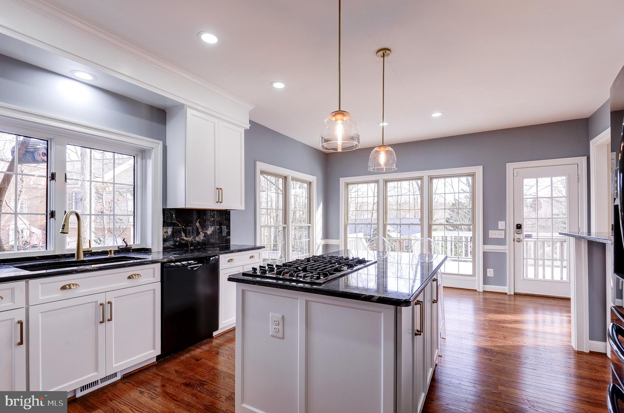 CHAMPION LAKE - Residential