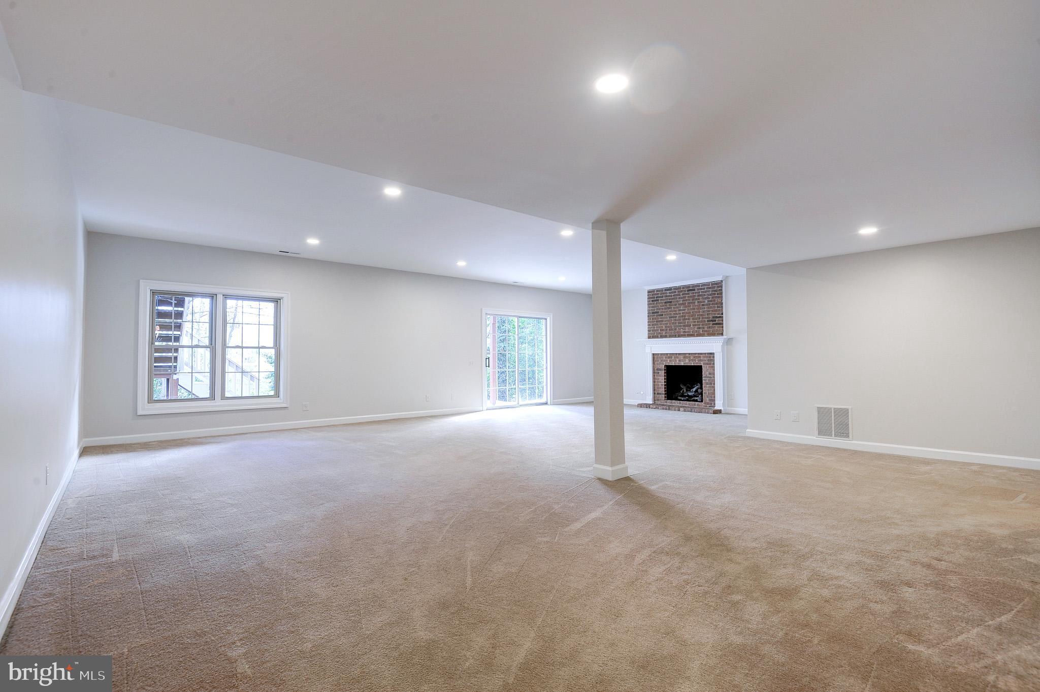 CHAMPION LAKE - Residential