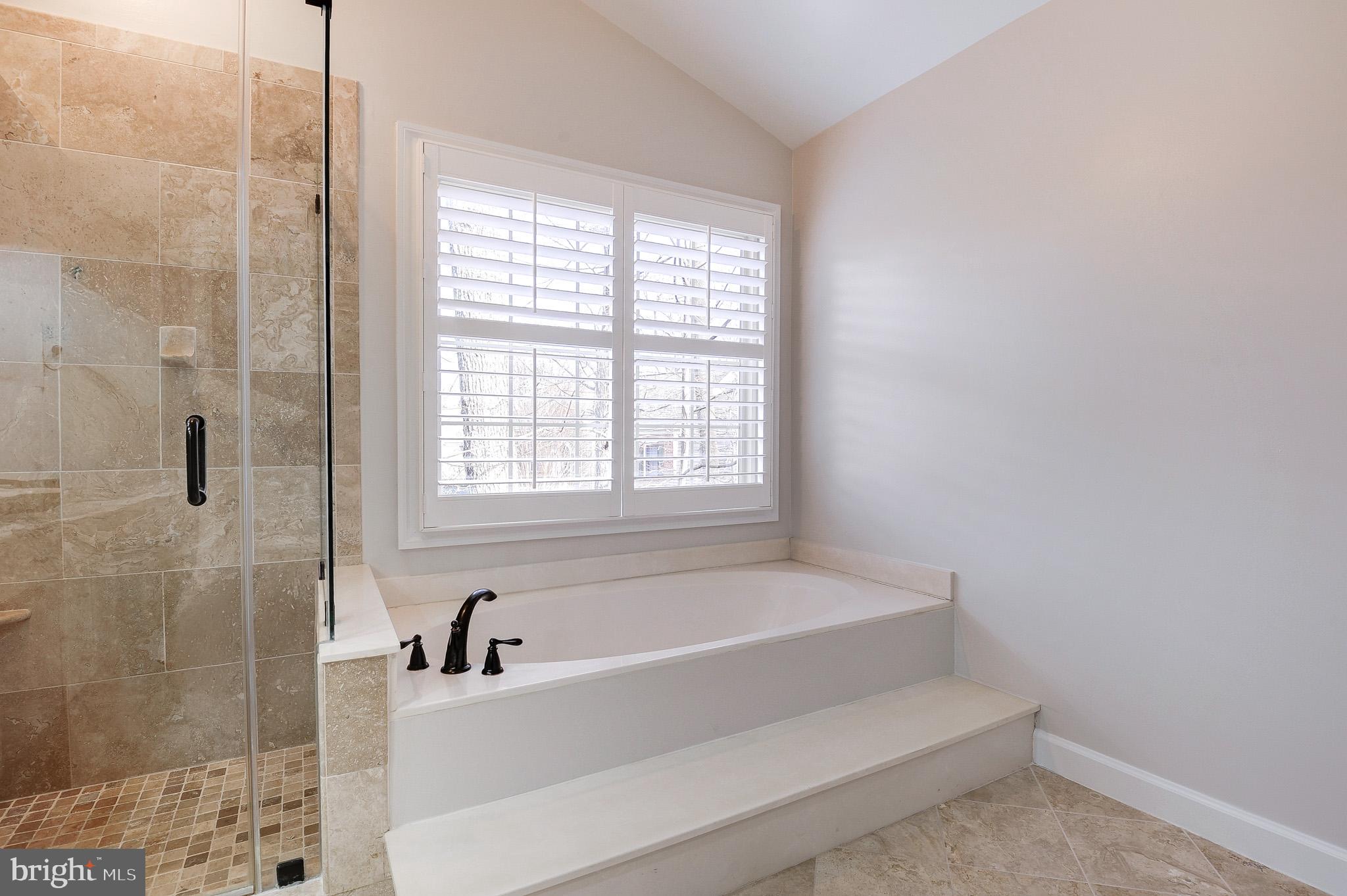 CHAMPION LAKE - Residential