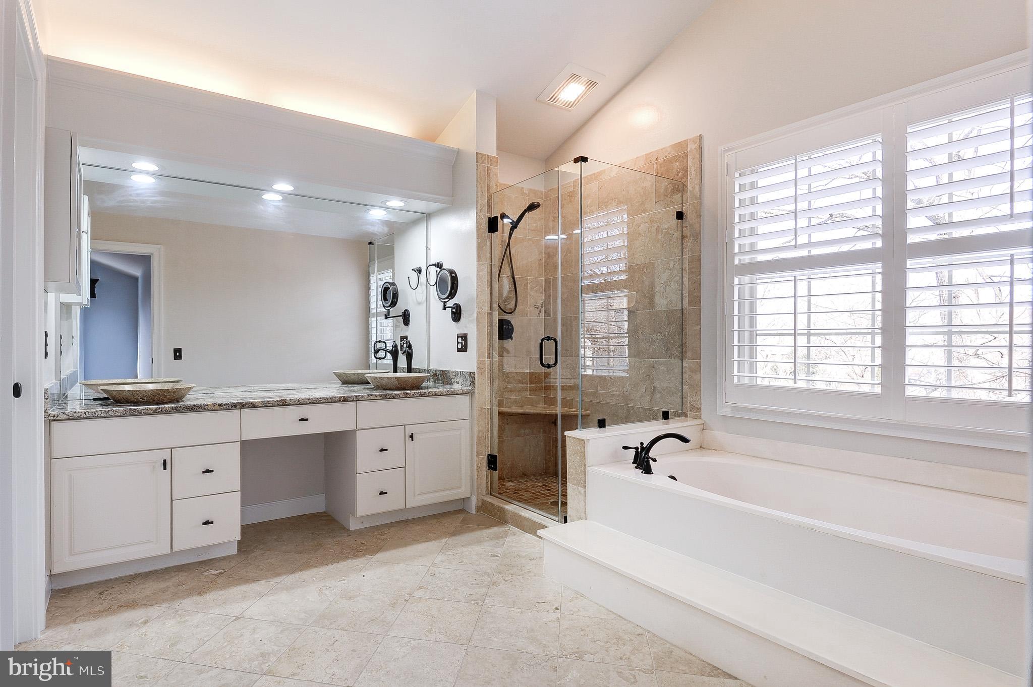 CHAMPION LAKE - Residential