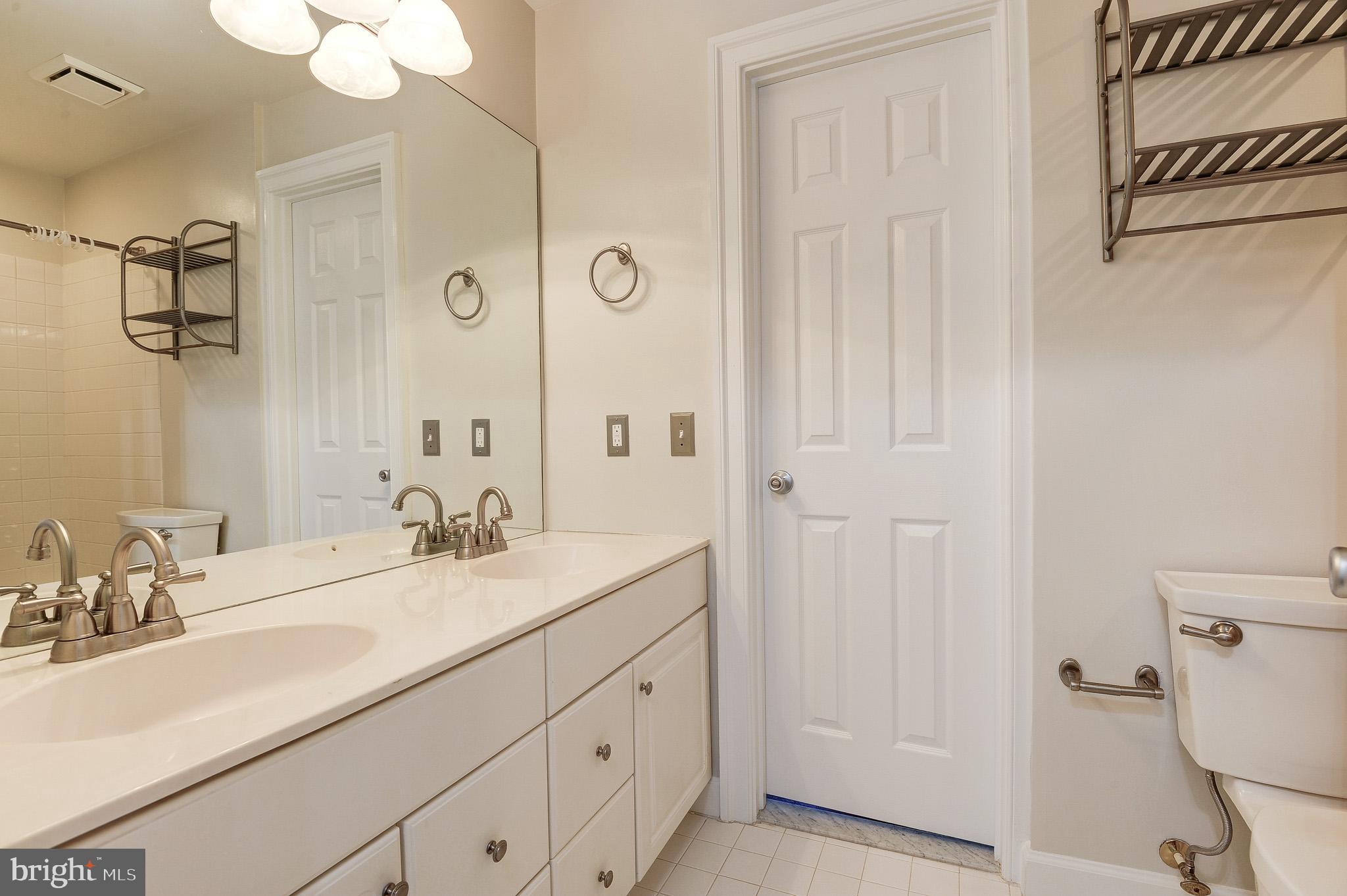 CHAMPION LAKE - Residential