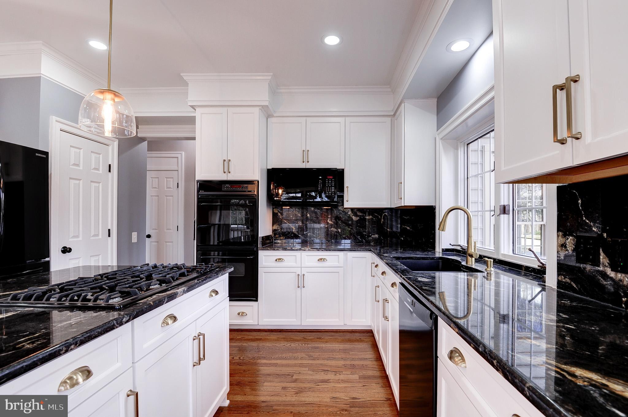 CHAMPION LAKE - Residential