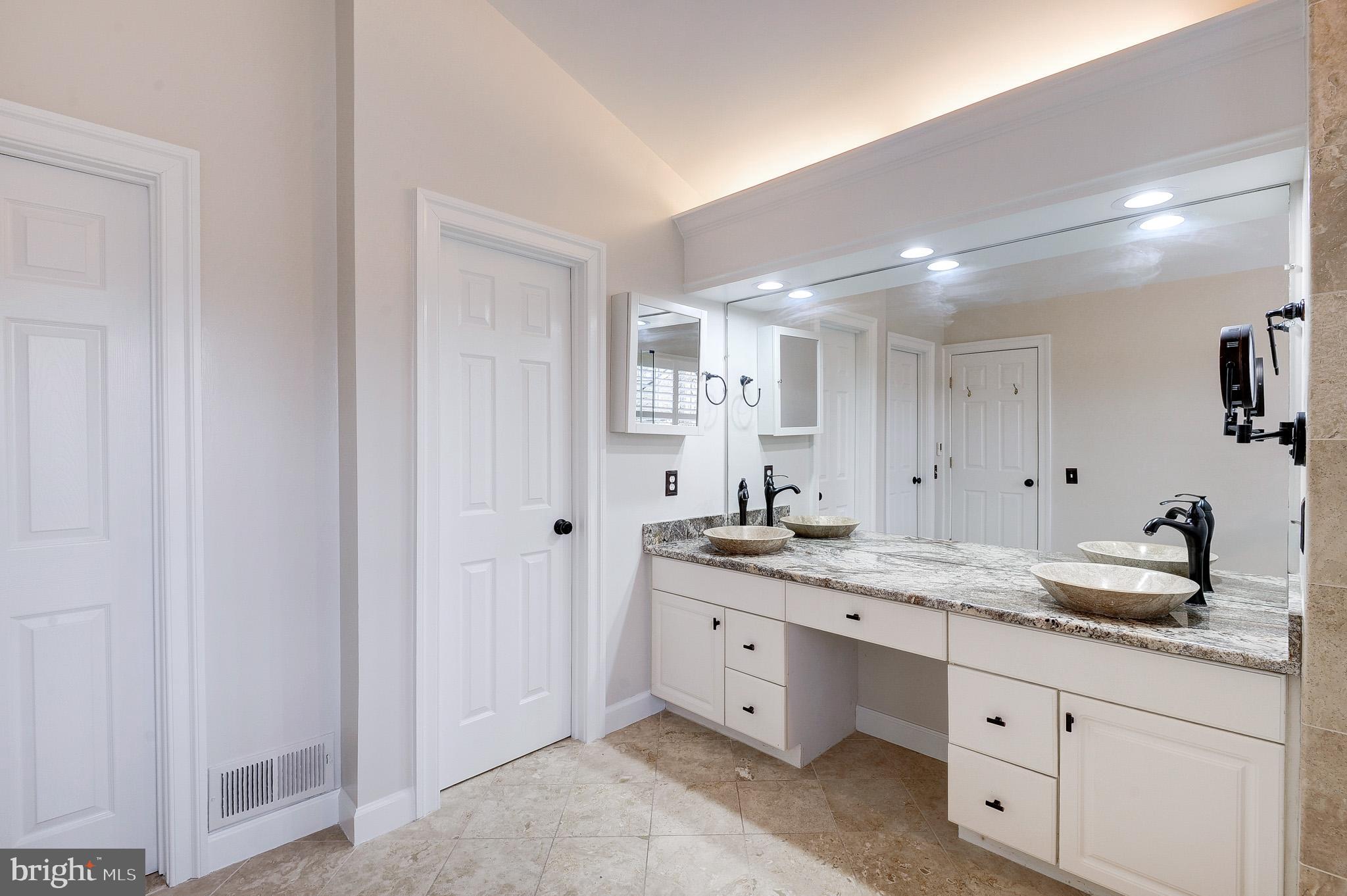 CHAMPION LAKE - Residential