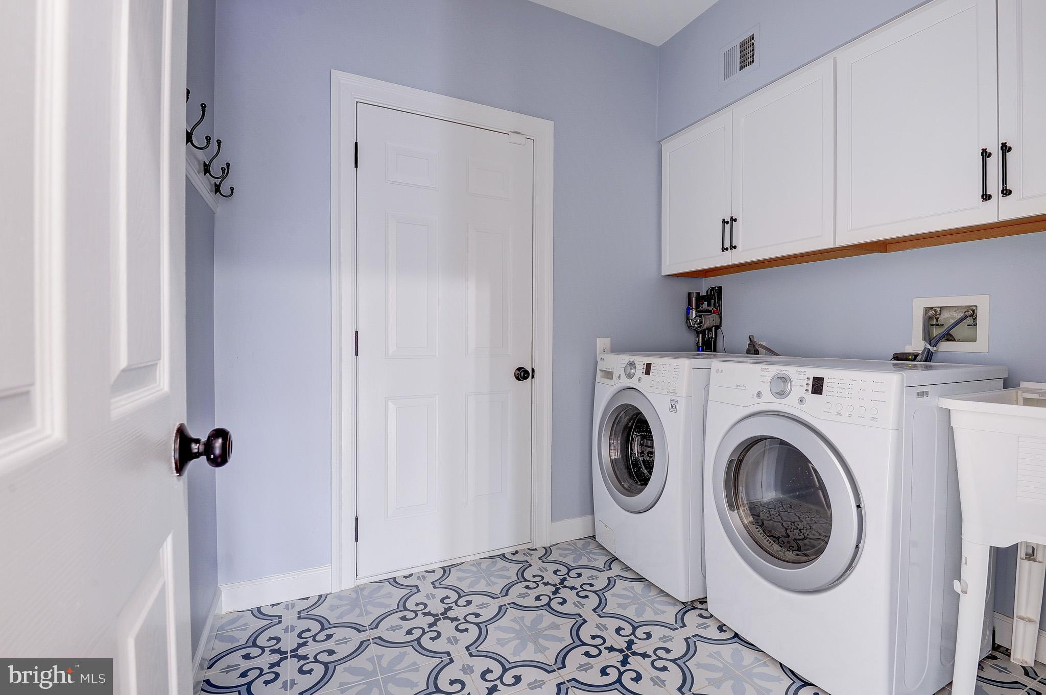 CHAMPION LAKE - Residential