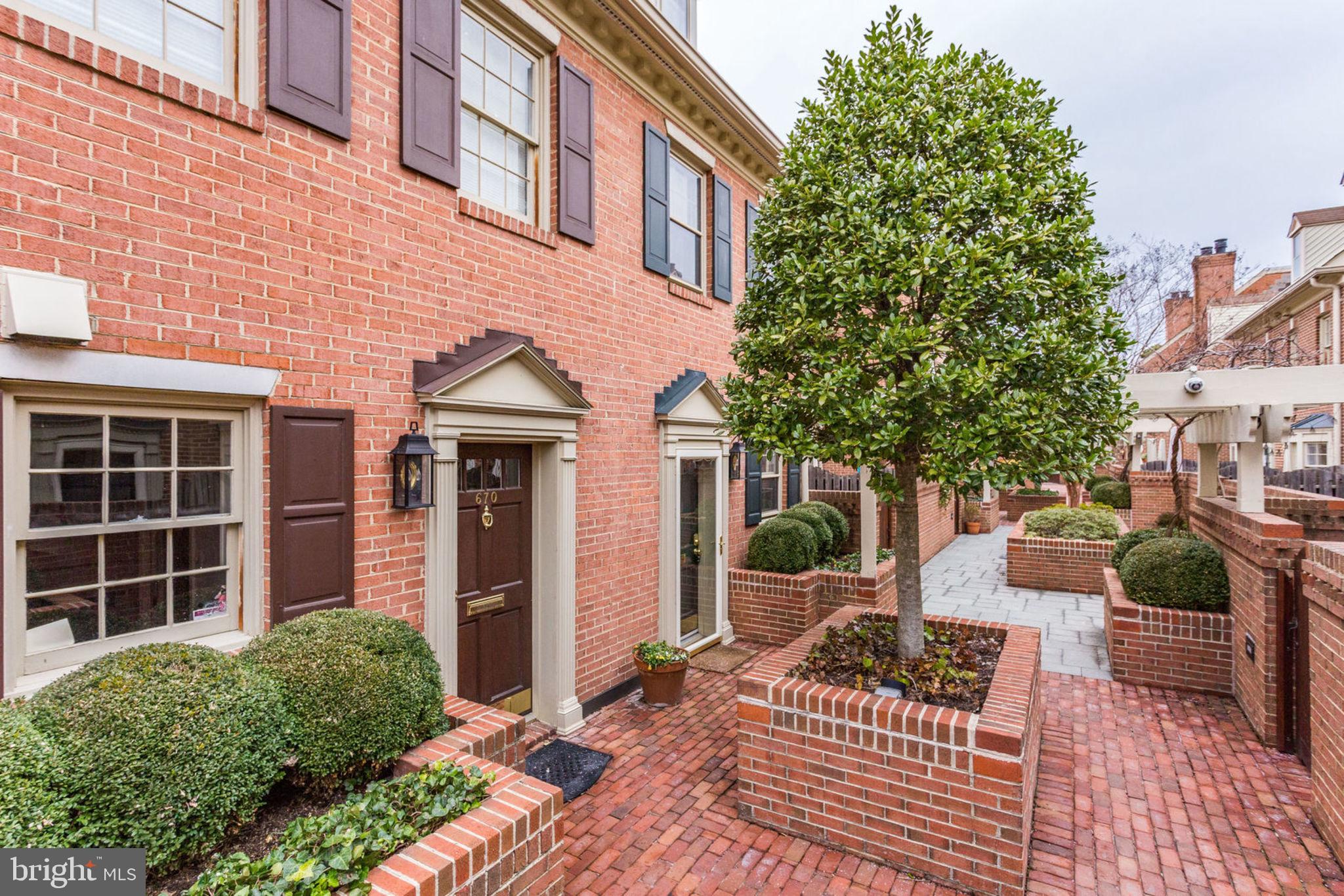 WASHINGTON SQUARE - Residential