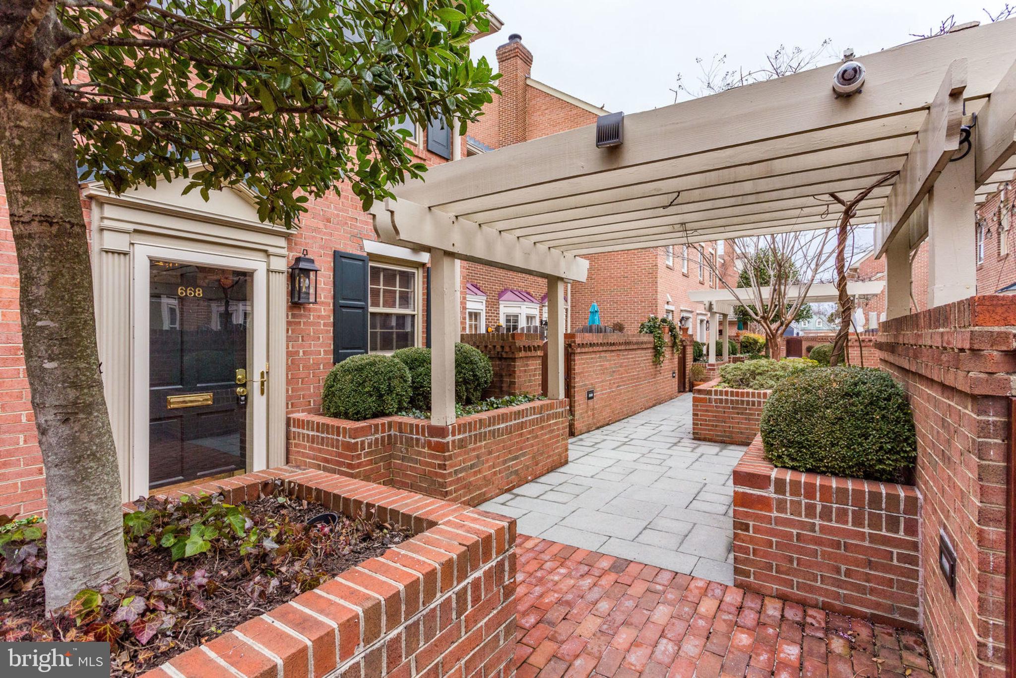 WASHINGTON SQUARE - Residential
