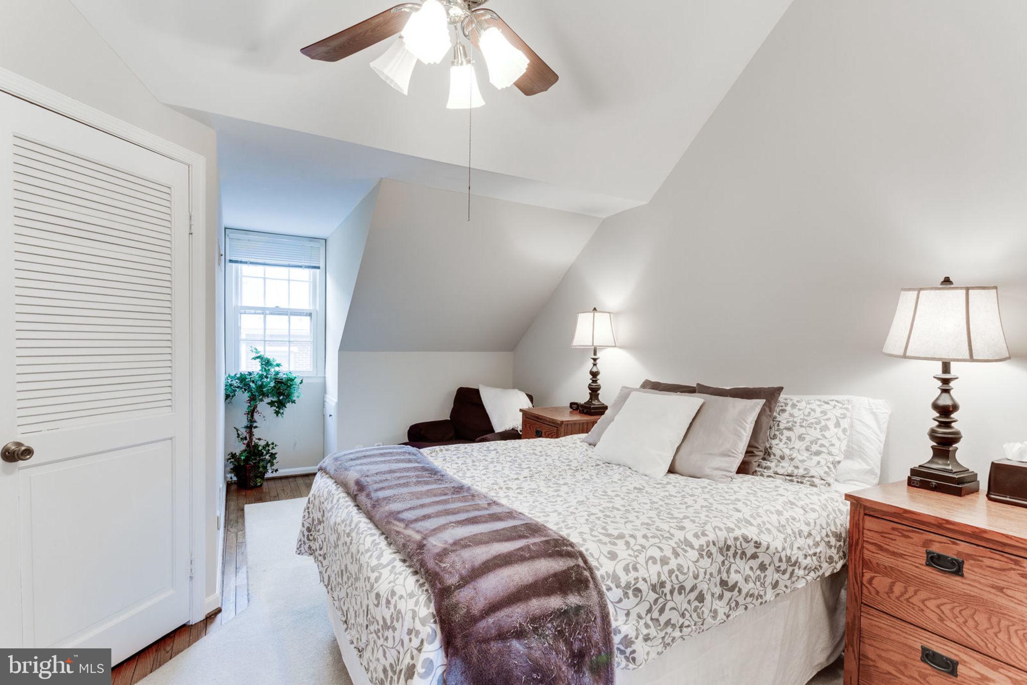 WASHINGTON SQUARE - Residential