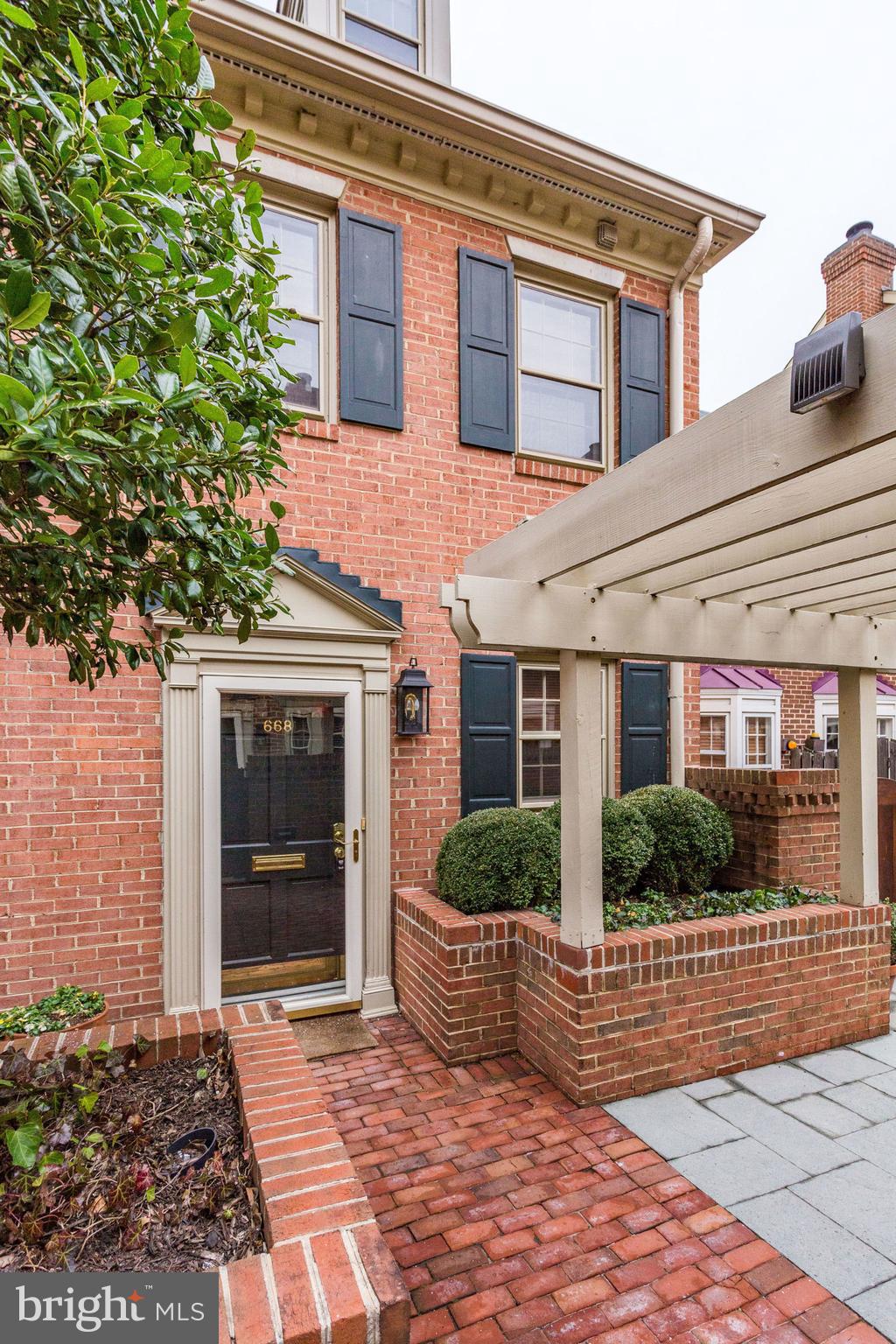 WASHINGTON SQUARE - Residential