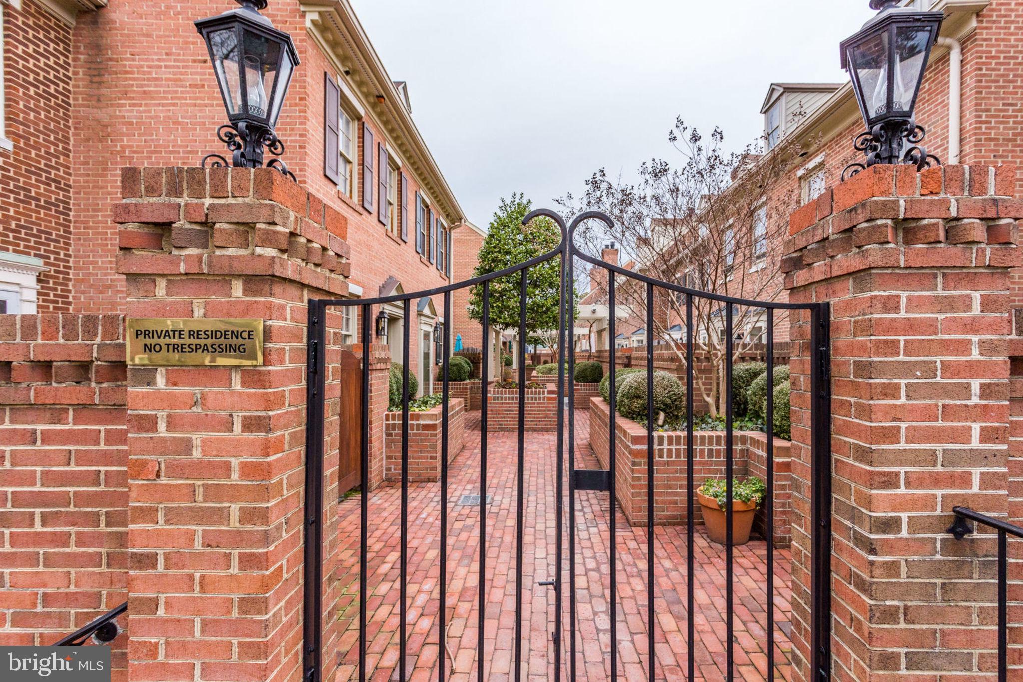 WASHINGTON SQUARE - Residential