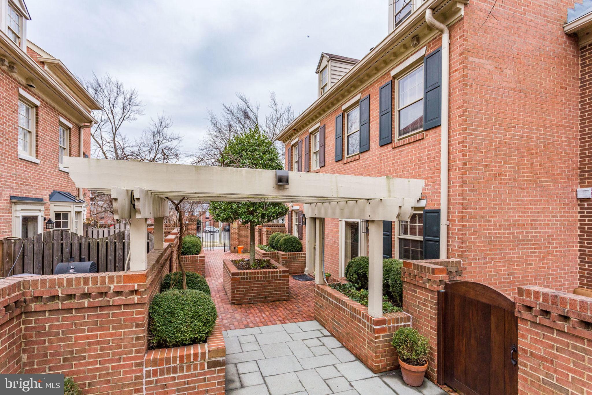 WASHINGTON SQUARE - Residential