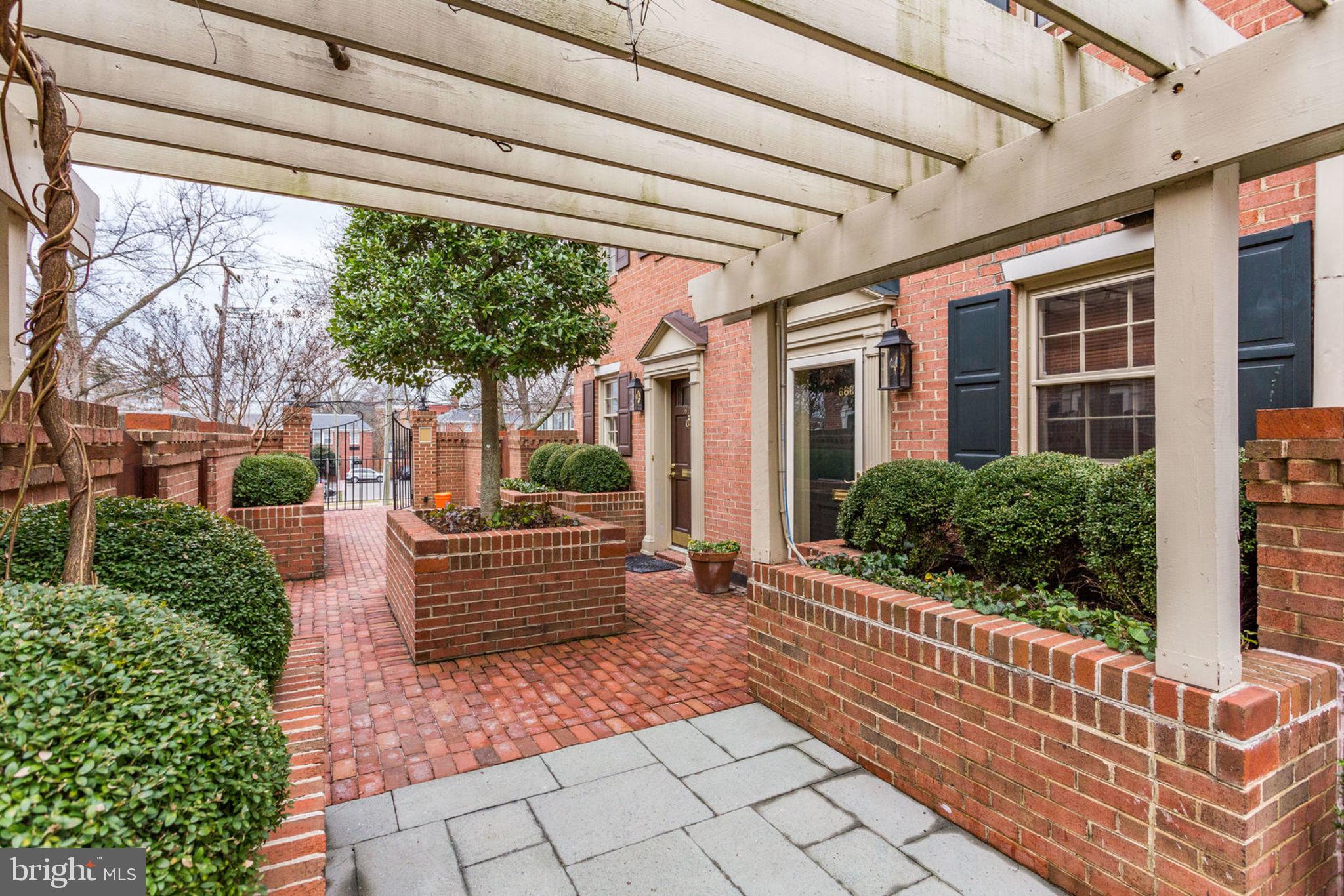 WASHINGTON SQUARE - Residential