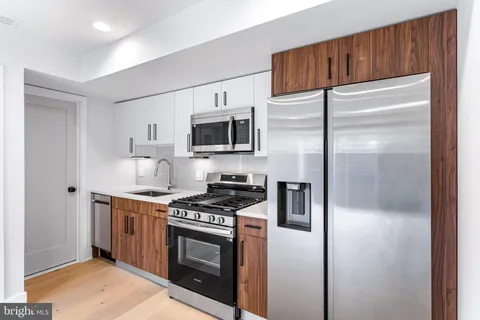 845 19th Street NE Unit 4, Washington, DC MLS: DCDC2199870