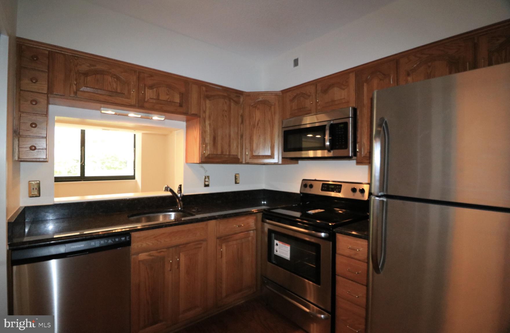 1805 CRYSTAL DRIVE 204S
