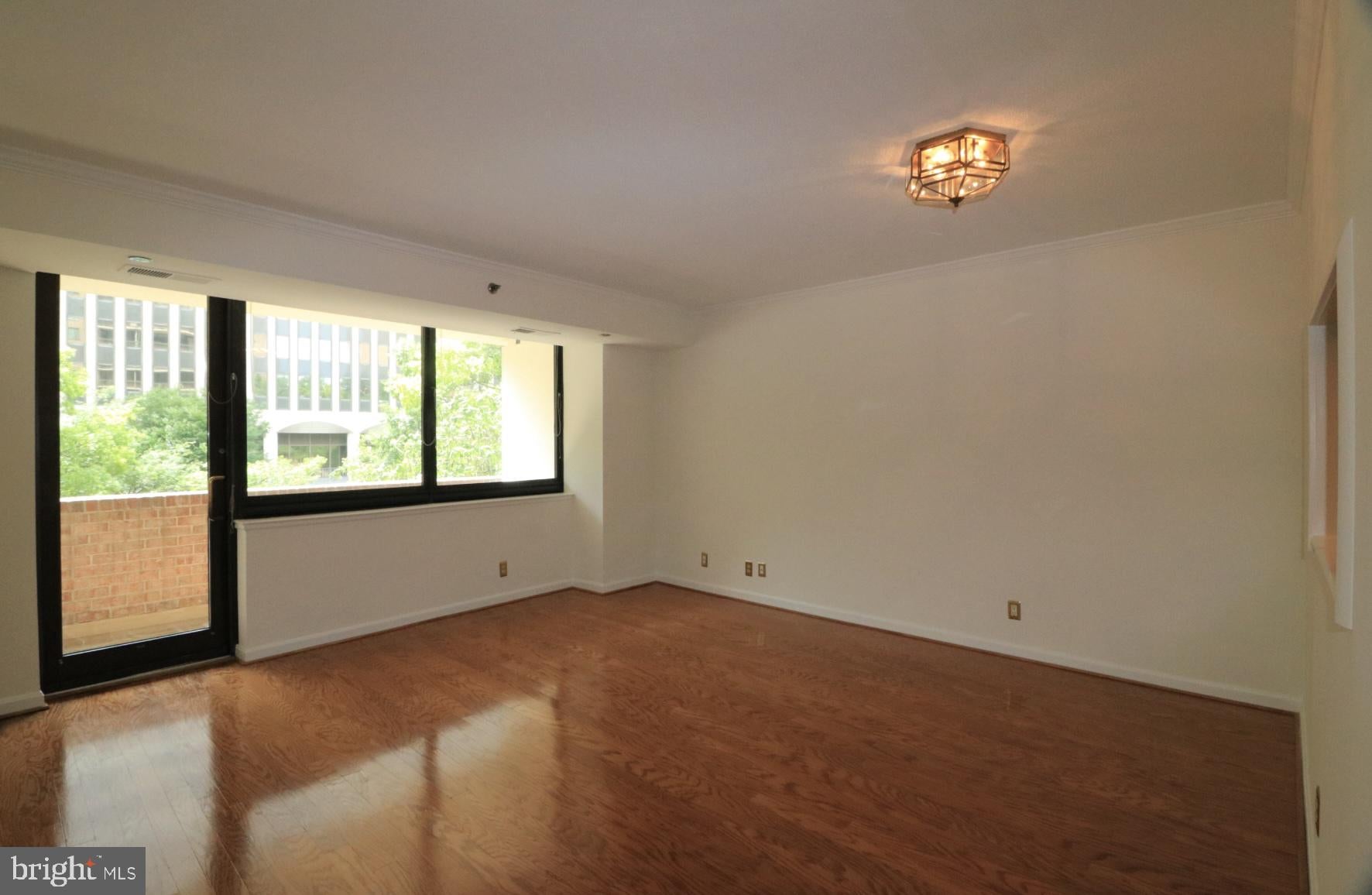 1805 CRYSTAL DRIVE 204S