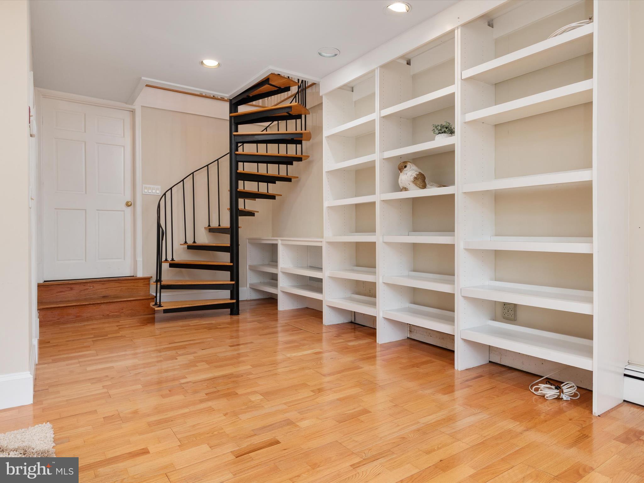 EDGEWATER BEACH - Residential