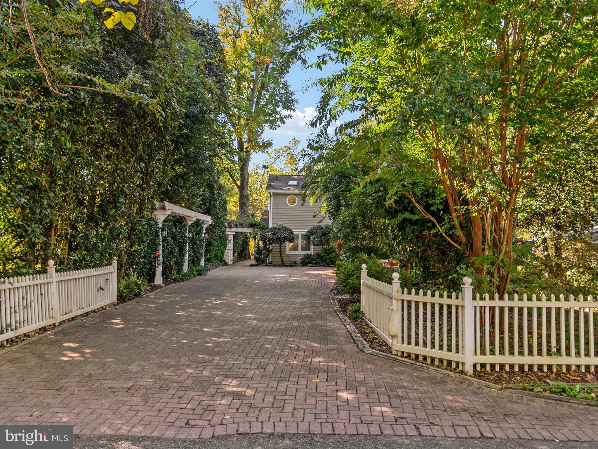 EDGEWATER BEACH - Residential