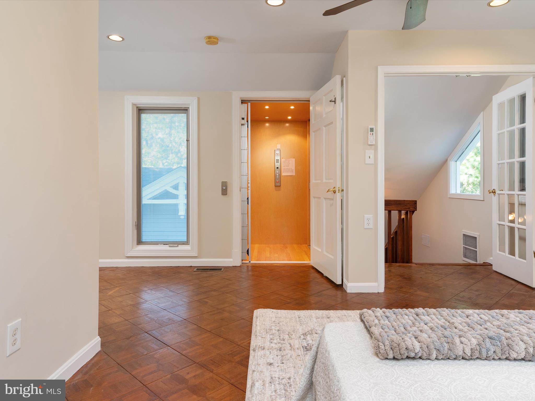 EDGEWATER BEACH - Residential