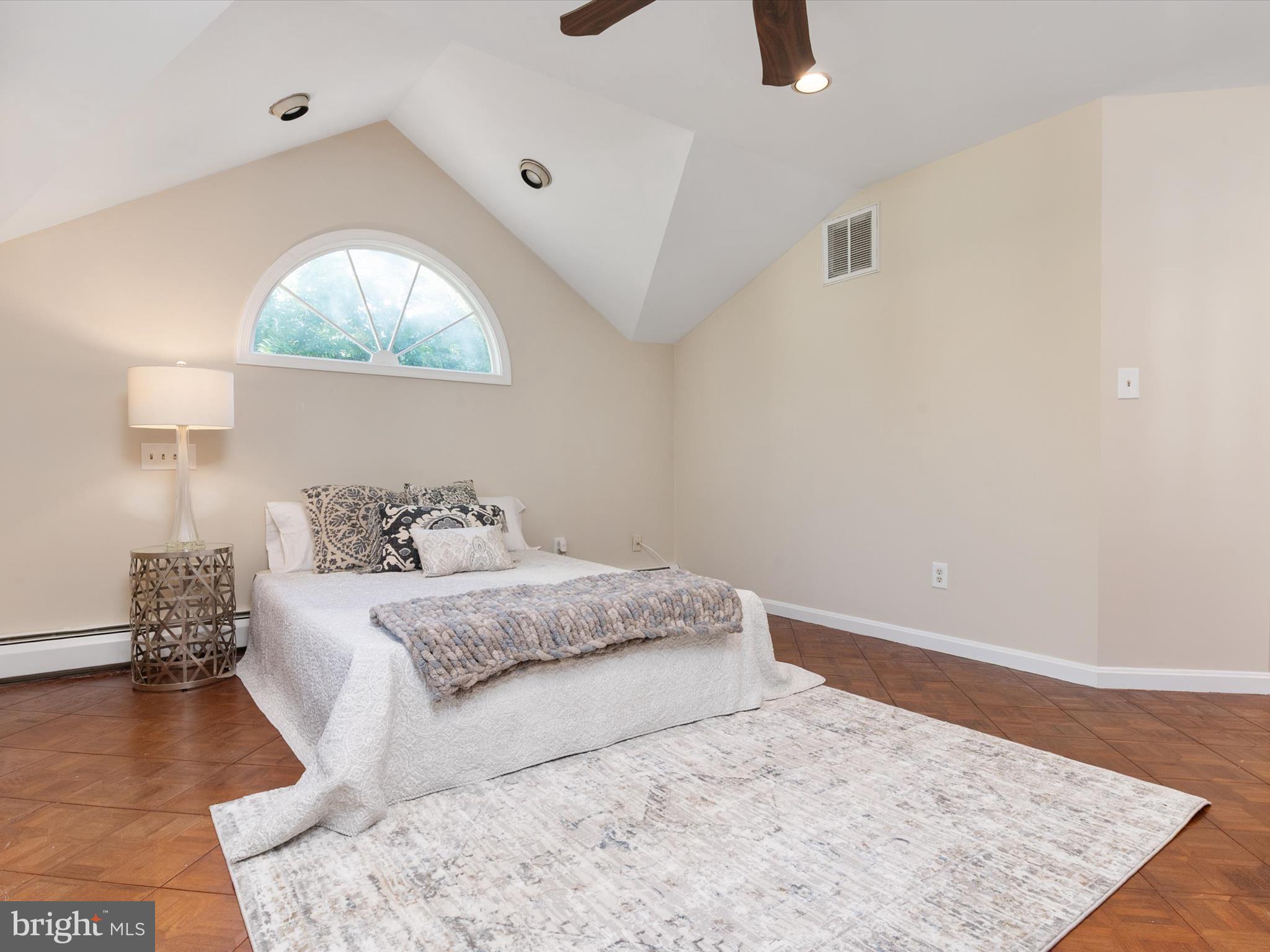 EDGEWATER BEACH - Residential